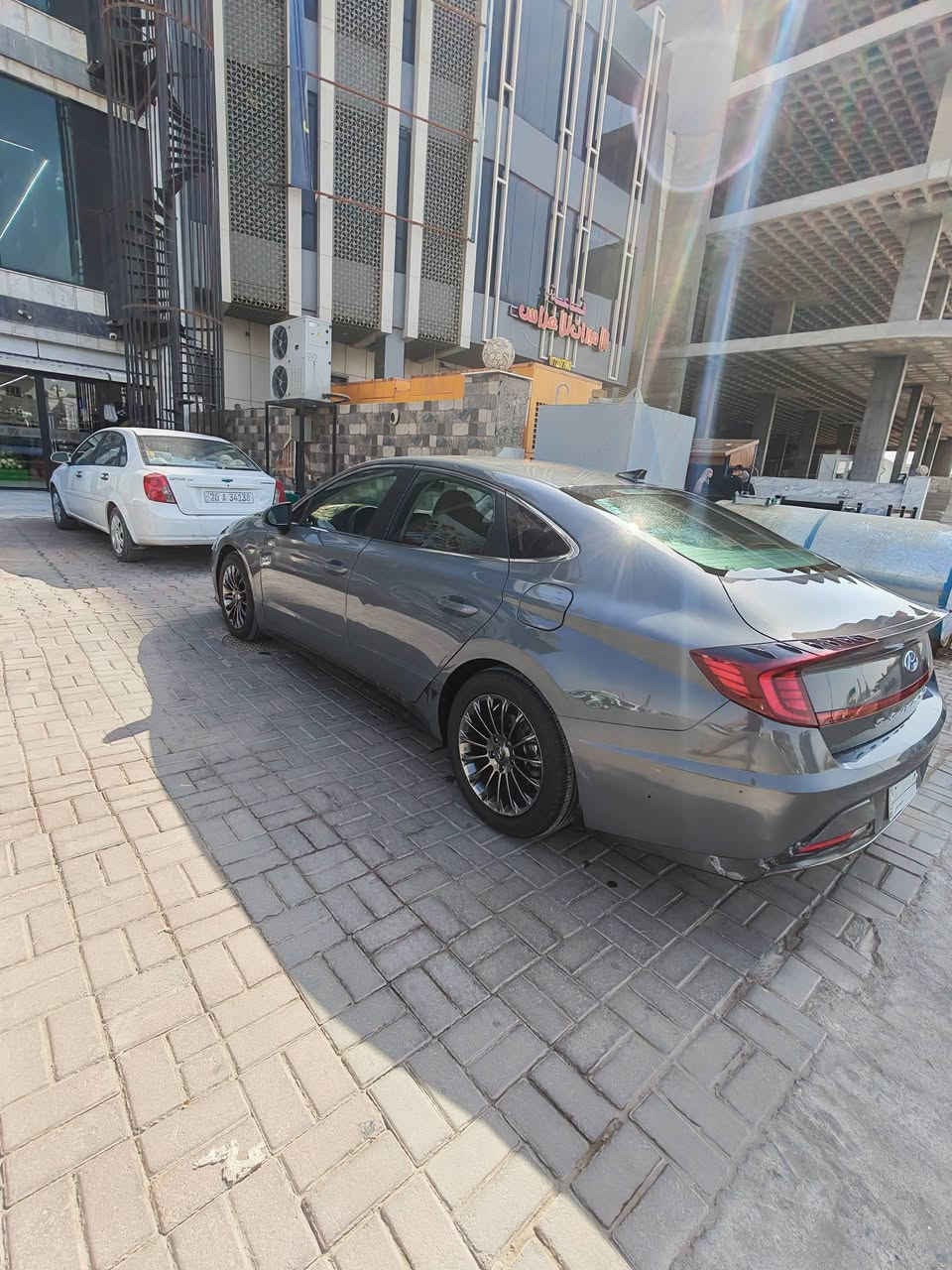 سلام عليكم   سوناتا  وارد أمريكي  موديل 2021    محرك 2500    لون سمنتي   مميز  سياره. رقم بغداد بسمي  شرط تحويل   موصفاتها معروفه  ويل كب  شاشه تحكم استيرن       ستفسار عله رقم ***********  مكاني ديالى بعقوبه   سعر 140  وبيها مجال الشراي
