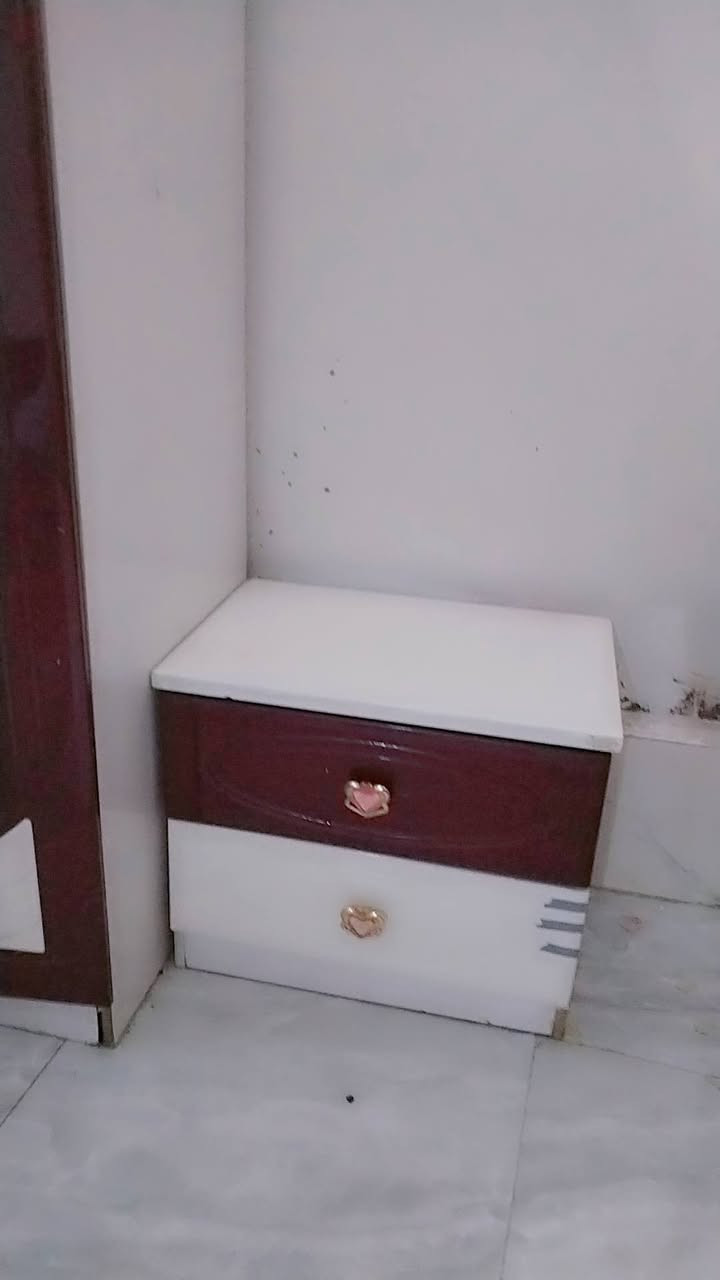 السلام عليكم غرفه نوم تركية ثقيله نضيفه بيها رايدها ب300وبيها مجال مكاني ورديه خارج الرقم ***********
