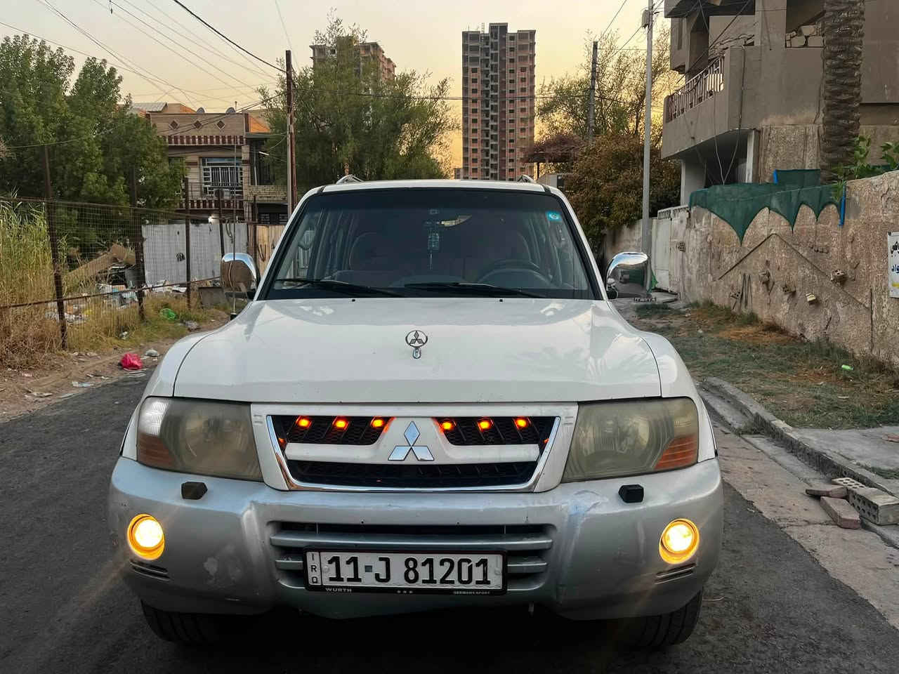 السلام عليكم شباب 
باجيرو 2006 سيارة جاهزة تبريد صدر تاير مكينة جديدة نظيفة السيارة باسمي مرايات شفط مكاني بغداد سعرها 75 وبيها مجال بسيط ***********
