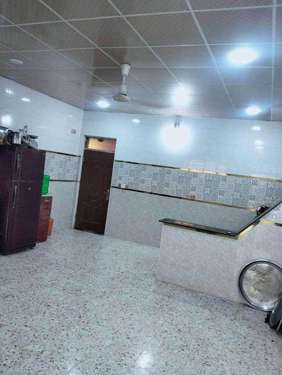🏡 فرصة عقارية مو كل يوم تتكرر | للبيع في بغداد

إذا تبحث عن أرض بمساحة كبيرة + بيت جاهز + موقع استثماري قوي، فهذا العقار يستحق تشوفه 👌🔥

📍 الموقع:بغداد – البياع – دوانم الشرطة الخامسة📌 على سريع الحلقي الجديد مباشرة

📐 مساحة الأرض: 1400 م² صافي🚫 بدون شارع📜 الجنس: طابو زراعي – سند 25 – قرار قاضي📍 طابو المنصور

🏠 البيت:مساحة البناء 300 م²🗓️ بناء سنة 2018📏 واجهة 12.5 م📏 نزال 24 م

✨ تفاصيل البيت:

▪️ استقبال 5 × 8▪️ مطبخ 5 × 6▪️ صالة 6 × 8▪️ مجمع صحيات 2 × 6▪️ غرفتين، مساحة كل غرفة 4 × 5 مع سويت خاص▪️ غرفة بالطابق الثاني 4 × 5 مع سويت + بيتونة

💰 السعر: 360 مليون

⭐ ليش هذا العقار مميز؟لأنك تحصل على مساحة 1400 متر + منزل جاهز للسكن + موقع قريب من السريع الحلقي الجديد، يعني العقار مناسب للسكن وكذلك يحمل قيمة استثمارية مستقبلية.

📞 للاستفسار والتفاصيل:
***********
***********
