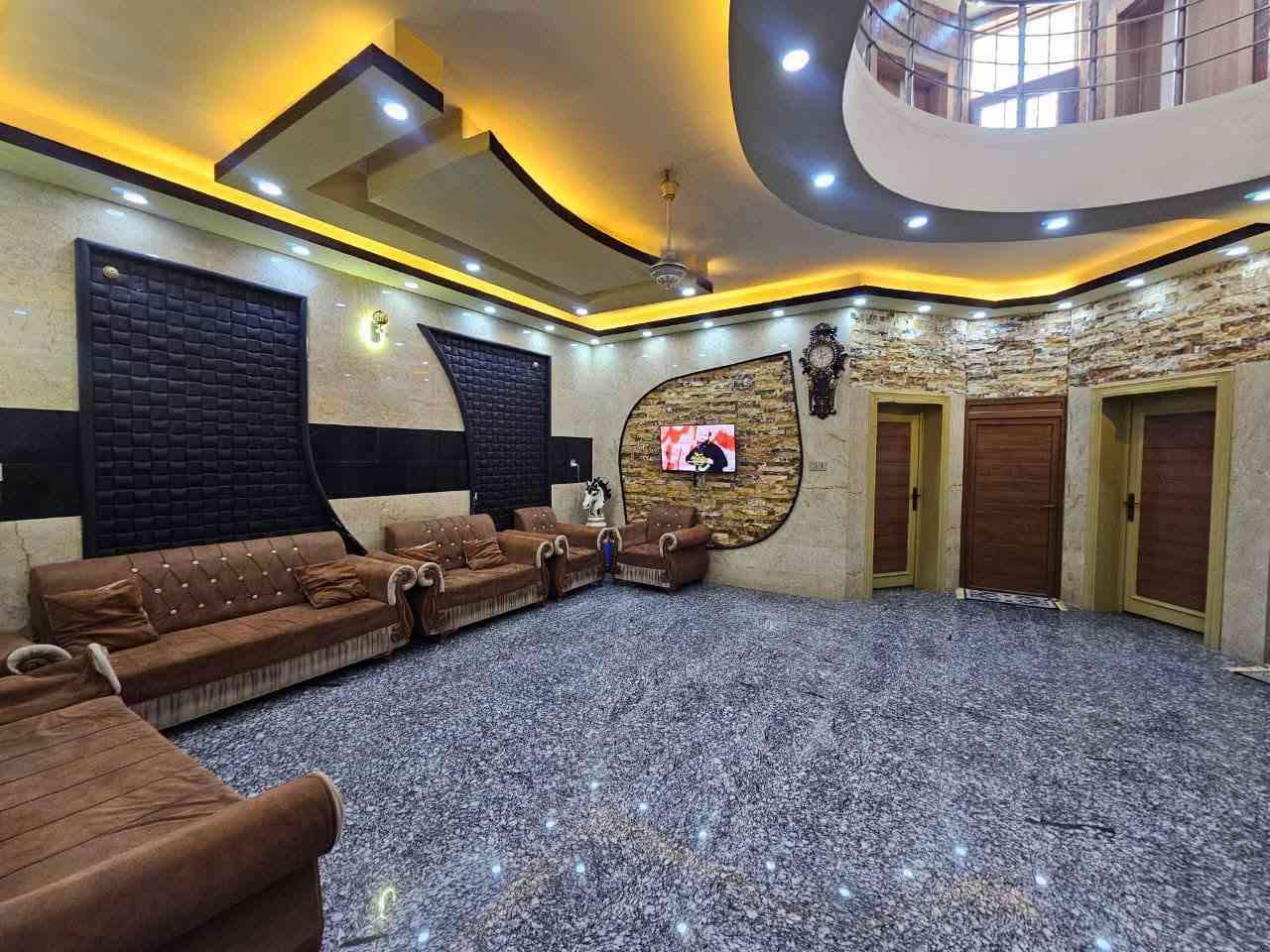 من رخصت الادمن
سلام عليكم 
بيت للبيع المساحه 200متر طابو صرف على شارع 20متر  مقابيله مدرسه ابتدائيه ثانويه يعني ماكو جار بلباب
طابقين بناء حديث 6غرف سيراميك 
4حمامات صاله ستقبال مرمر سقوف جبسن بور مثل مموضح بلصور 
مطبخ حار بار  الارضيه كراينيت درجه اولى 
كامل خدمات  ماء مجاري كهرباء انشالله قريبآ شهر 4 يبلشون بلتبليط بعلم المختار 
المكان كربلاء حي الانتفاضه الثالثه قرب مجمع درة كربلاء
السعر 375
 
للاستفسار الاتصال ***********
