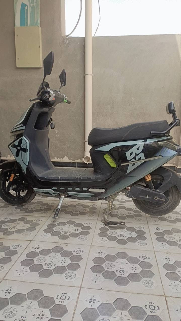 🛵⚡ سكوتر كهربائي للبيع ⚡🛵
دراجة كهربائية نظيفة ومرتبة، استخدام شخصي وحالتها واضحة بالصور ❤️‍🔥
🔋 6 بطاريات سعة 20Ah
📟 شاشة رقمية
🔑 كارت تشغيل
🎛️ سويجين
💡 إنارة أمامية وخلفية
🪞 مرايات جانبية
🛞 إطارات عريضة
🛑 فرامل دسك أمامية
👥 مقعدين + مسند خلفي مريح
⚡ تشغيل كهربائي هادئ واقتصادي
✨ شكل رياضي وحلو جدًا
📍 المكان: شهداء البياع
📞 للاستفسار: ***********
الجاد يتصل، والدراجة موجودة للفحص والتجربة.

