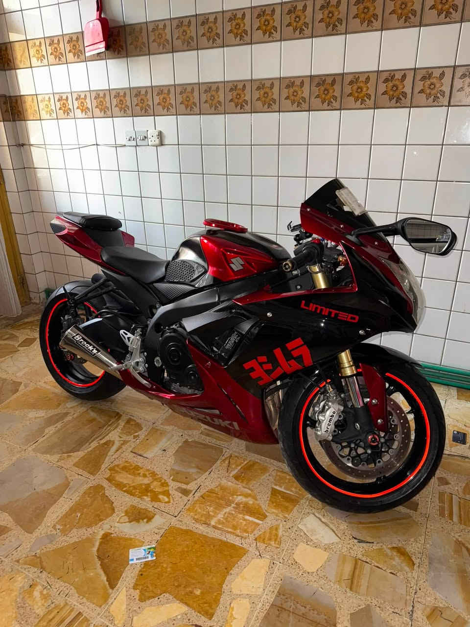 سلام عليكم جكسر للبيع مرقمة وسنوية
750cc 
2016
دراجة كاملة مكملة بدون نواقص من محرك وكهربائيات والخ
نقصها بس كفرين السمج واكعات

دراجة عليها برمجة طلقات وباكفاير

مكان الدراجة بغداد السيدية
سعر 65$ وبيها مجال بسيط
***********
