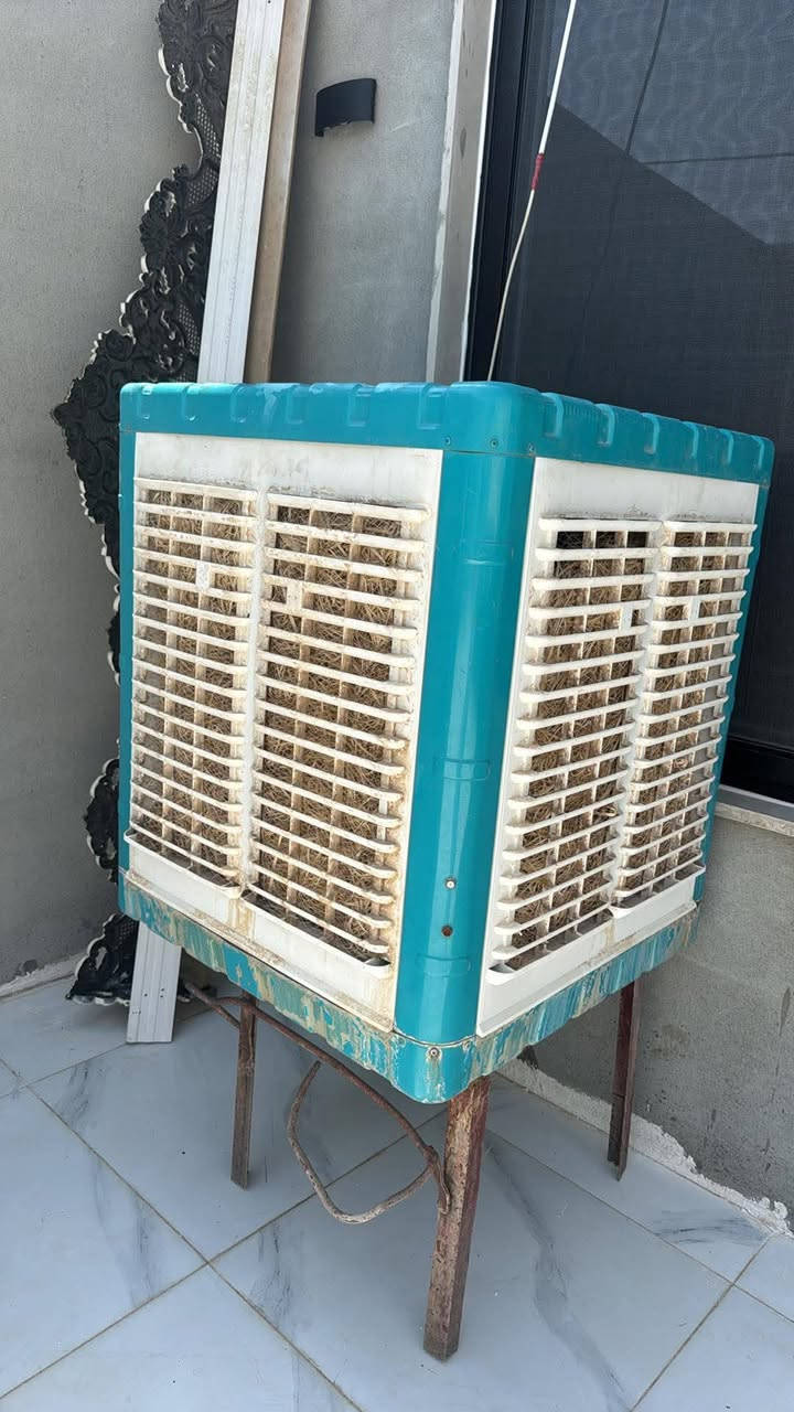 للبيع مبردات حجم 2ونص شرط الشغل ونضافه سعرهن ثنينهم ب200  الف جديد حته خياس مابيهن
***********
