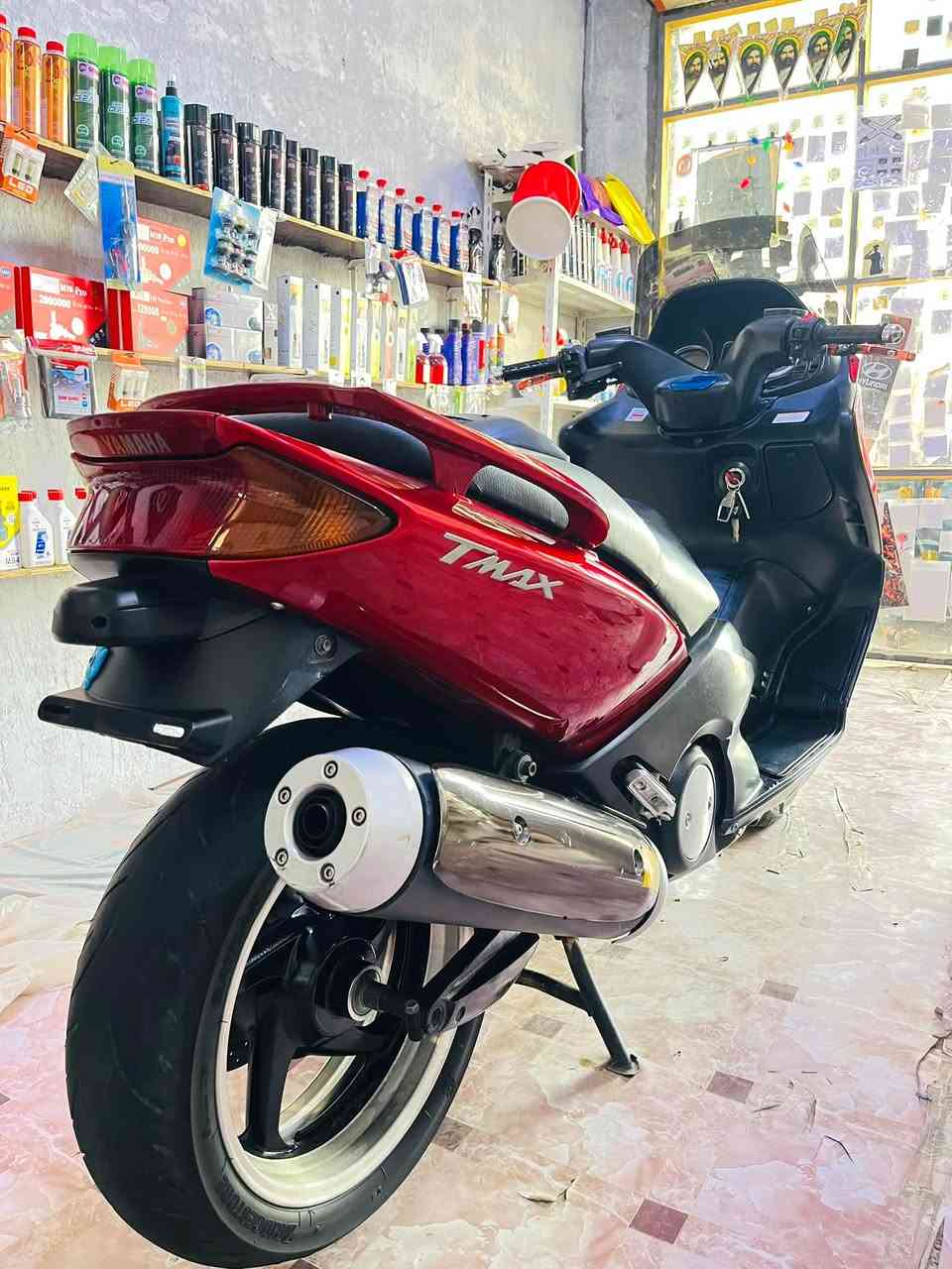 السلام عليكم
TMAX 2008 
للبيع 
مكفوله كفاله عامه من كفر ومكينه 
 ماشيه 53 
3 سويجات سكيورتي 
اي نقص مابيه الدراجه 
جديده وجاهزه من كلشي 
المكان حله ناحيه النيل 
السعر 24$ وبيه مجال 
***********
