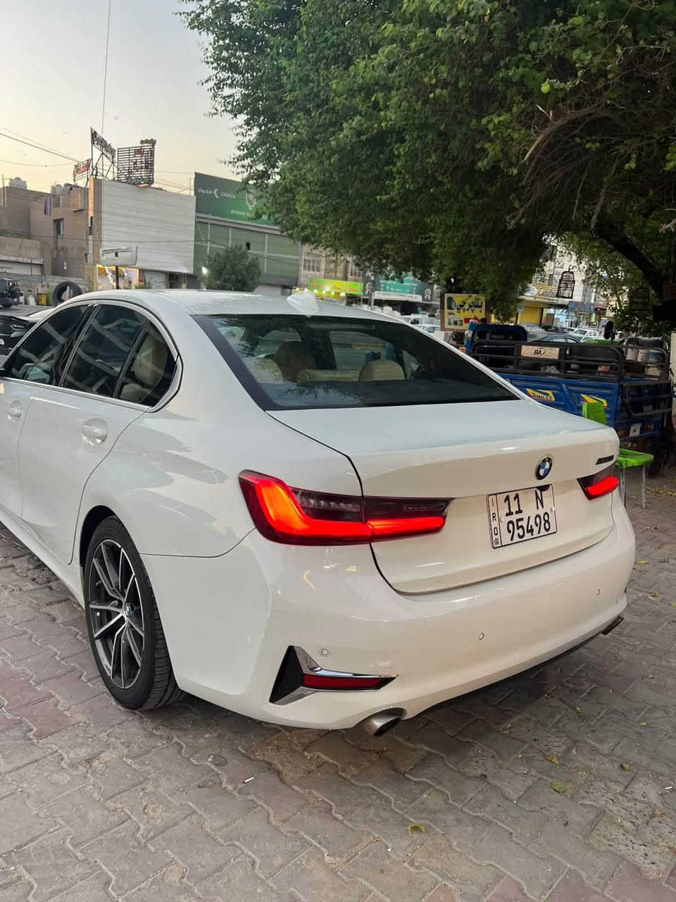 السلام عليكم BMW 330i
2020 موديل 
بدون ايرباك
تو ويل
ماشيه ٥٠ الف مايل جدا جديده 
فول مواصفات
فتحه
رادار امامي جوانب
حساس امامي خلفي
داخل بيجي
قطعتين تبريد
فول مواصفات 
(حادثة جاملغ خلفي وجنطه وجاملغ ثاني كلير )
سياره جديده جداً 
مكانه العطيفه
سعر ٢٠٥ ورقه جداً مناسبه مقارنه لخواته
للاستفسار 
*********** واتس
