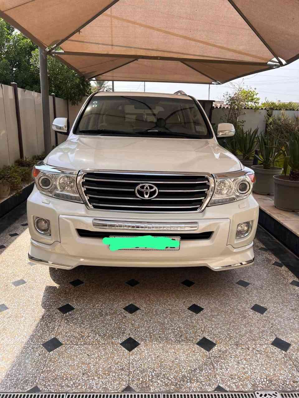 السلام عليكم لاندكروز موديل ١٣ بريم اصلي. رقم بغداد.   السياره ماشيه ١٠٠ عل وضع الشركة. العنوان بغداد السيديه سعر السياره 3 و 30 وبيها مجال لل استفسار ***********
