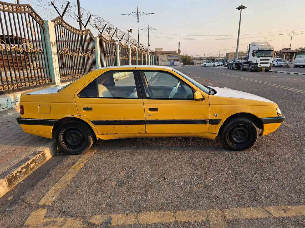 السلام عليكم بيجو 405 رقم انجليزي 2012 السياره جاهزه تبريد ثلج سياره خير من الله باسمي تحويل ثاني يوم مصفره ما عليها ولا فلس سعرها 23 
رقمي ***********
