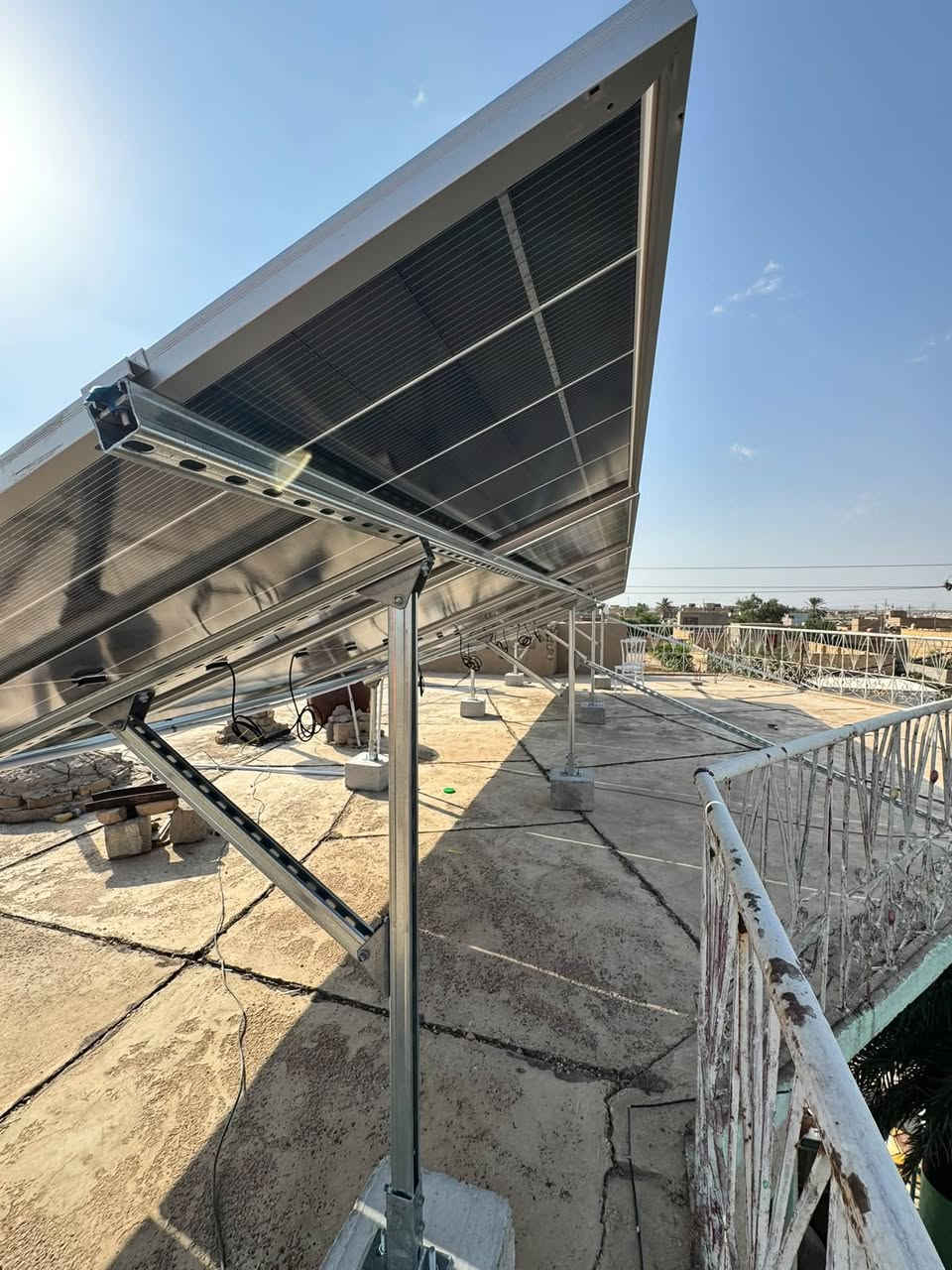 منظومة شمسية • إنفيرتر GoodWe ٨ كيلوواط • بطارية Dyness ١٦ كيلوواط-ساع...