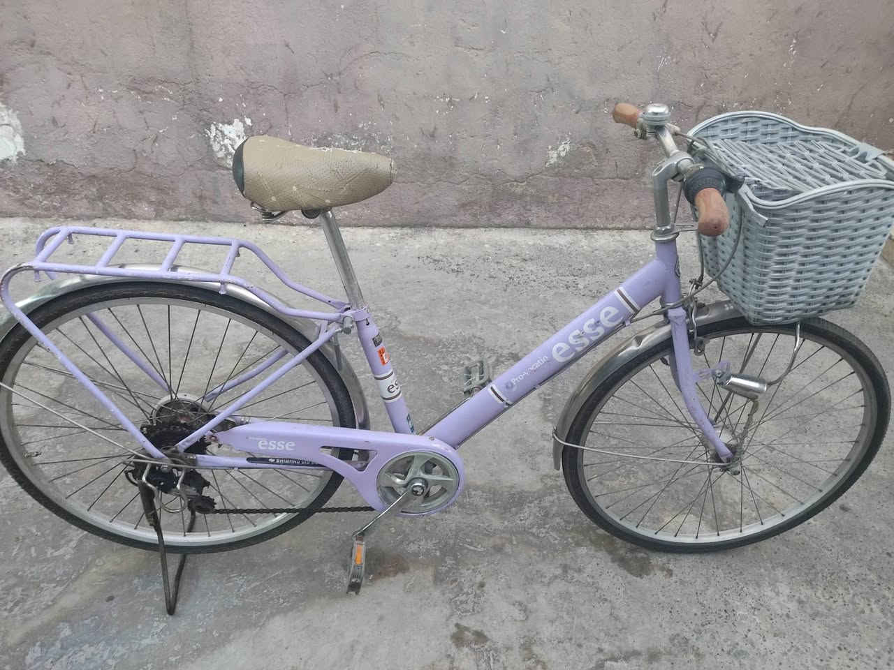 #دراجة هوائية ماركة ( esse)
#دراجة نضيفة جداً 🚴‍♂️

#دراجة كاملة مابيها نقص 🚴‍♂️

#سستم شيمانو خلفي 7 نمر🚴‍♂️

#داينمو امامي حساس🚴‍♂️

#تايرات نظيفة حيل 

#للاستفسار مراسلة الحساب👉🏻
 او الاتصال علرقم ...👉🏻
***********

