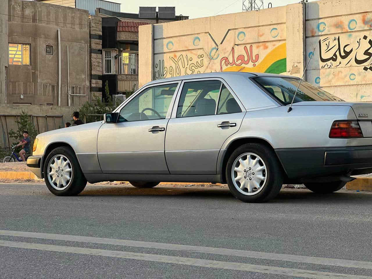سلام عليكم  مارسدس دب مكفول من الصبغ والضربه بلاديه محرك بيبي شبح المحرك بلادي خاراطيم ***********
