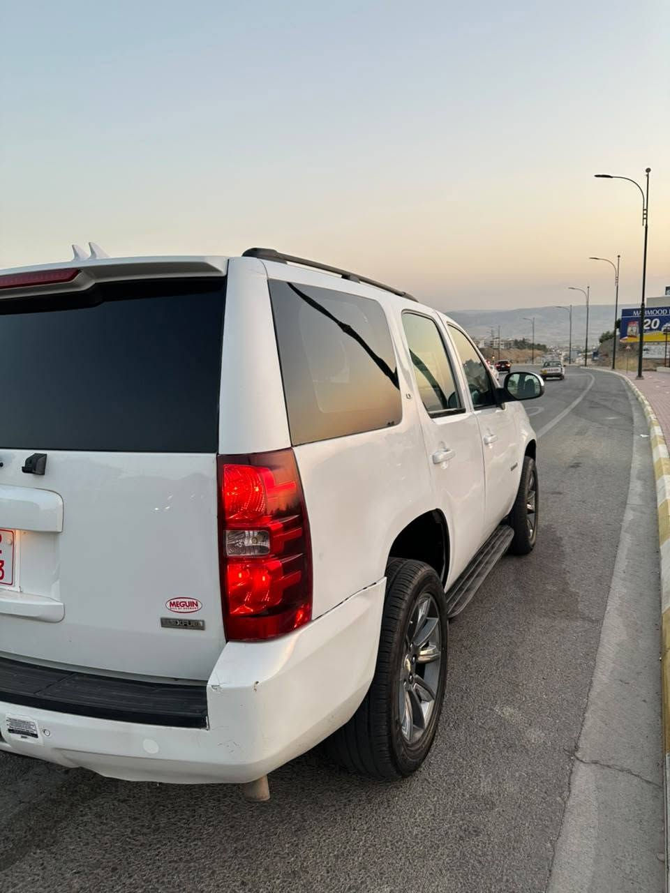 سەرەتا بەناوی خوای گەورە
تاهۆی مۆدێل ۲۰۰۹ تاک ئەکسل
بێ سەرەتایە 
ساخە 
مواسەفاتی l t یە
گێڕوو مەکینەی لۆک لۆکە
هیچ دەعموو لێدرانی نییە
بە حیزام بۆیاخ ئەیفرۆشم بەس بێ دەعم
هیچ تەقەو ڕەقەی نییە 
ماڵی دۆستە هیچ مەسرەفی نییە

بەشەرتی گێڕوو مەکینە و موسوو بڕاوە  
لە سلێمانیم 
سعری کۆتاییو قوفڵی ٦٤ گەڵایە 
*********** السليمانية, العراق
