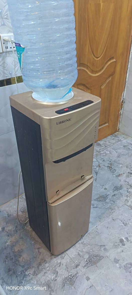براد ماء للبيع ماء حار بارد شرط تفحص اله تاخذه بسعر ٦٥ الف للتواصل ***********
