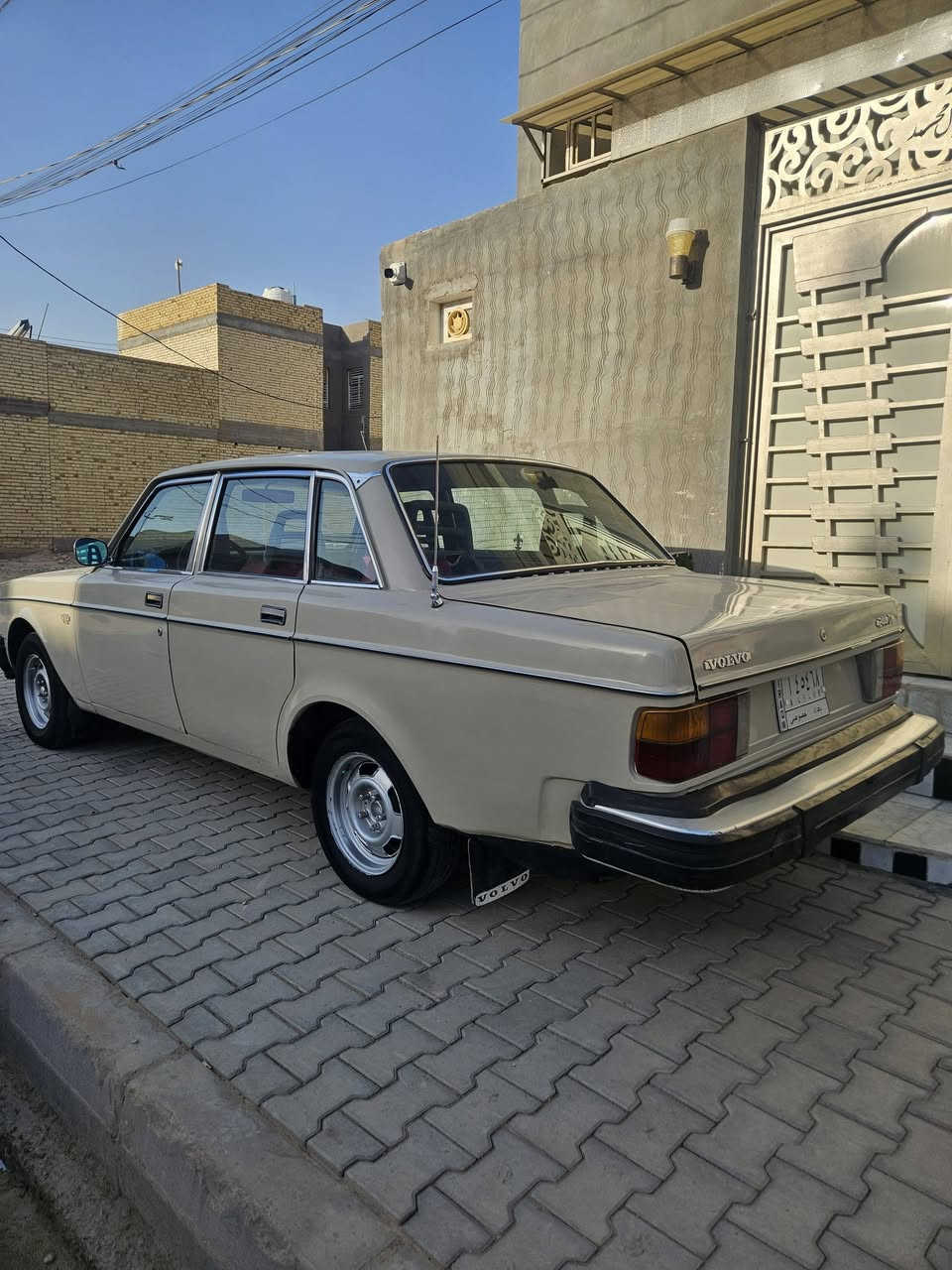 فولفو ٢٤٤ مديل ١٩٧٩
رقم بغداد بأسمي سنويه لغاية ٢٠٢٧
مداورها وين ميعجبك مأرشفه 
مكينه وكير عل شرط خمس نمر 
نقصها تبريد وحداديه الأمامي 
تاير الأمامي جدد هستوني شادهن
حتى السبير جدا نضيف 
كهربائيات جاهزه ضفيره عل لبلاد 
سياره احلى من الصور تجي وتشوف 
بعينك وتقتنك وبيك خير وتدلل
رقم الهاتف ***********
رقم الأخر   ***********  
السعر ٤٥ وقابل للتفاوض .
