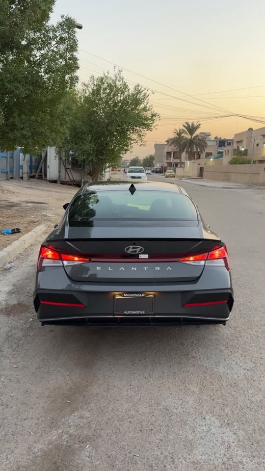 النترا 2025 ماشية زيروو لون اسمنتي طوخ بدون رقم
السيارة جديدة جداً بعدهة بعطر الوكالة 
غراضهة كلهة موجودة كاملة العدة والكاعيات والسبير 
وتصليحهة كلة وكالة مال تفصيخ كلشي راجع بلادي بالسيارة يرغي نقص مابيهة 
حادثهة كما موضح بالصور جاملغ وبنيد بدون دواخل شواصي مكفولة وايرباك دركة فقط وراجع كبسولة كاملة يعني سستم
مواصفات sel المعروفة 
130 وبيهة مجال 
للاستفسار 
***********
