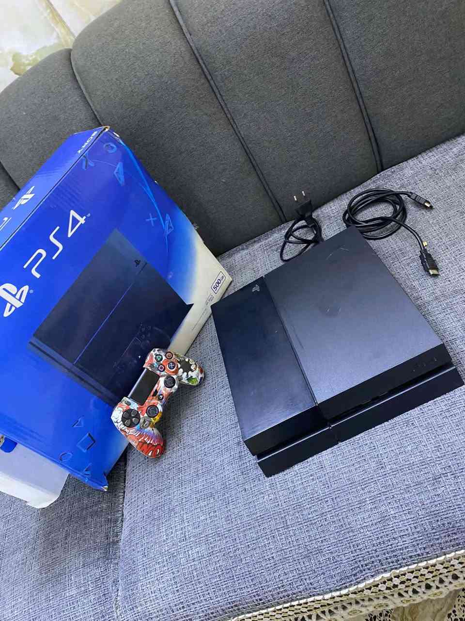 بلي فور للبيع بسعر نضيف مال بيت ويا سماعه جيمنك مع لعبه جي تي اي ٥ ويا ٢يده كامل ملحقات سعر ٢٠٠الف وبي مجال للتواصل.  ***********
