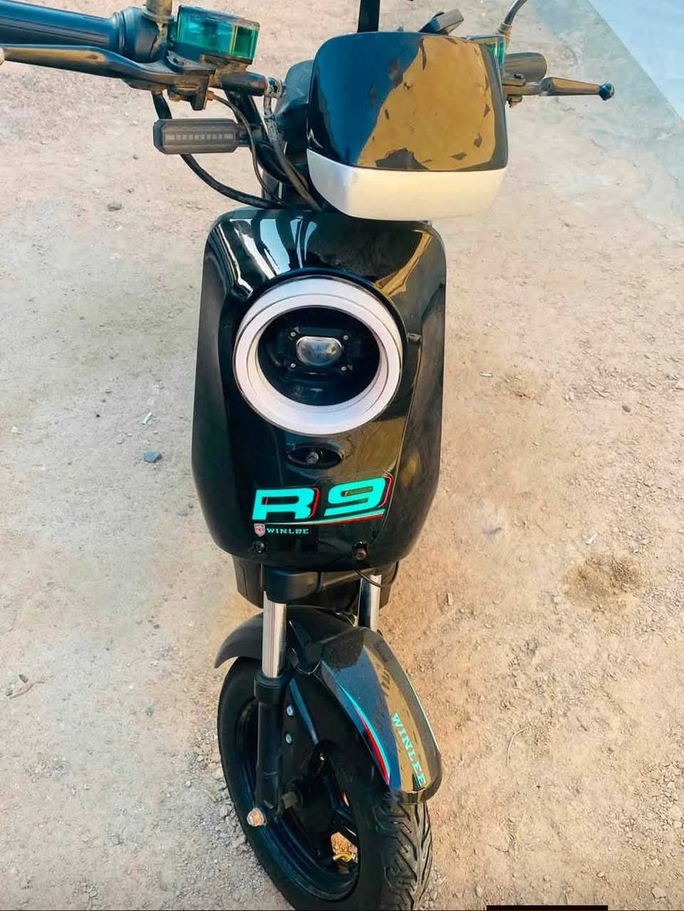دراجه r9 للبيع مديل 26 بعدها جديده ماشيه 300 بطاريات 33امبير مديل 26 بريكات رياضي دراجه تخبل كلشي شغال مكاني بصره السعر 475 وبيها مجال حك الجيه ***********
