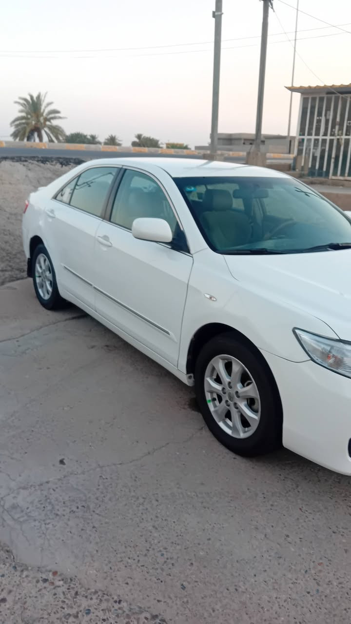 كامري موديل 2009 بغداد بأسمي بيه اربع قطع بدون دواخل  تحكم استيرن كهربائي عدا فتحة السقف  السعر 104 مجال بسيط.. الرمادي جويبة مدخل النساف.. ***********
