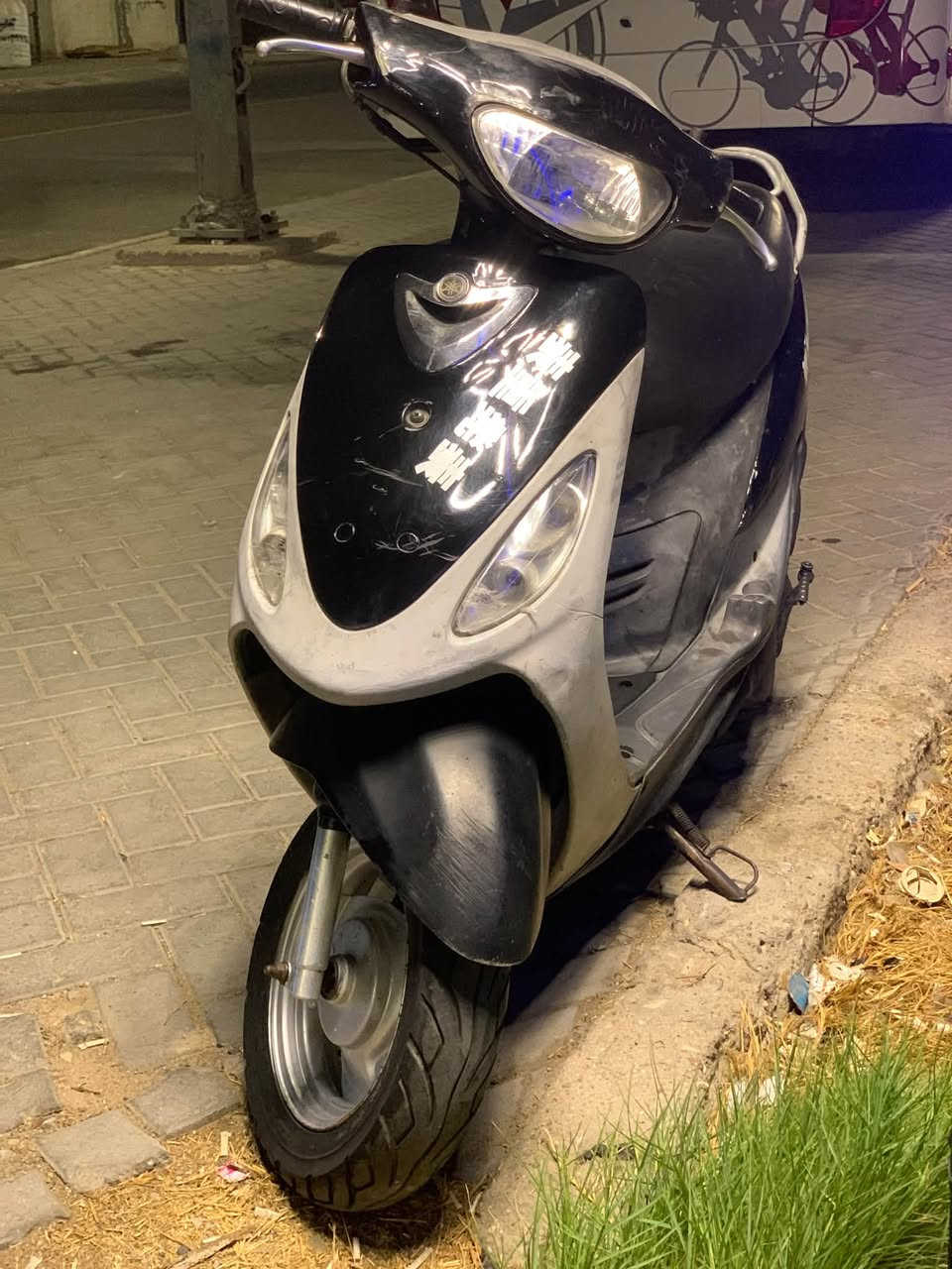 سلام عليكم دراجه قجمه البيع مامفتوح شلعه ومعدل كلشي شغال بيه مكينه ناعمهً سعر 650 وبيه مجال قليل العنوان بصره المعقل ***********
