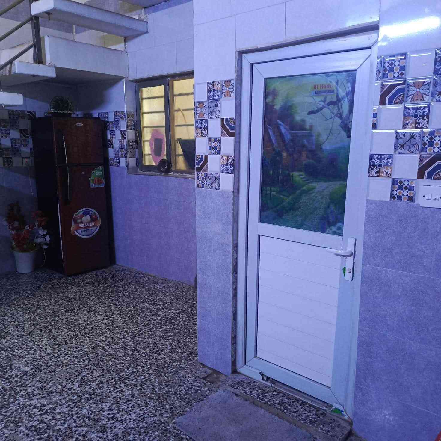 بيت مساحة 225 واجه 6 طابقين
4 غرف نوم 3 حمامات استقبال مطبخ حولي فوك حولي جوه 
السريدات ع الشارع مربع منصور  
واتساب. ***********
