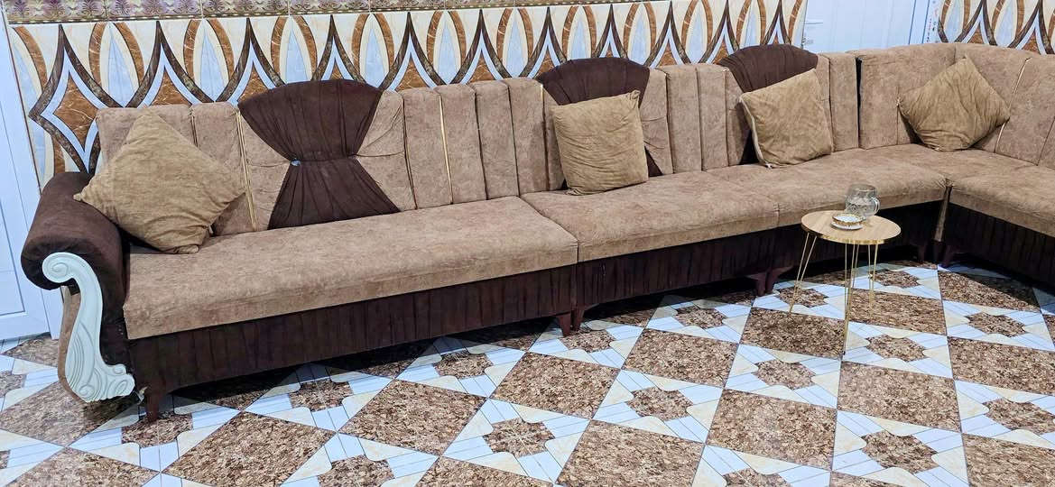 ديوان ١١ مقعد • نضيف • توصيل