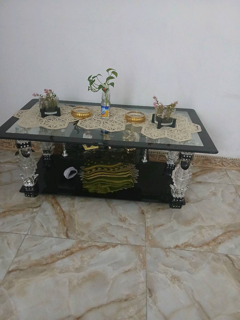 طبلات عدد٤وحده كبيره و٣ طلابت تقديم وميز ابلازمه للبيع اريدهم كلهم اب٧٥