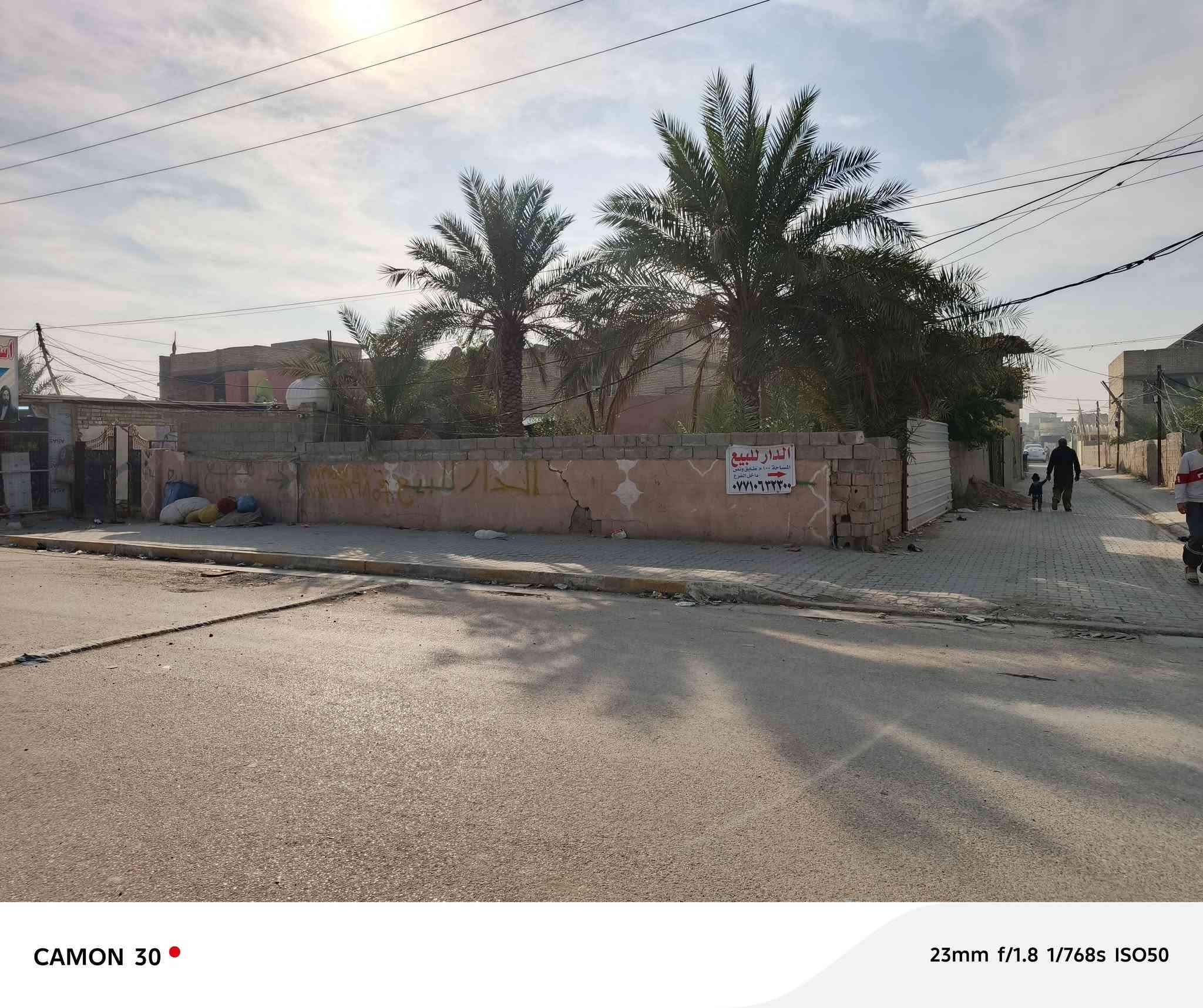 بيت للبيع شارع ستين أول ما تنزل السجه شارع بيت  عنيد البيت تفليش يعتبر كاع مساحته ٦٥٠ متر الوجه ١٩ ونص أو نزال ٣٥ متر عل شارع تجاري يصلح روضه محلات تجارية تريد  كامل نص بطول تريد نص بعرض بس الوجه مكلف بلنشر حسب الطلب اللستفسار ***********

