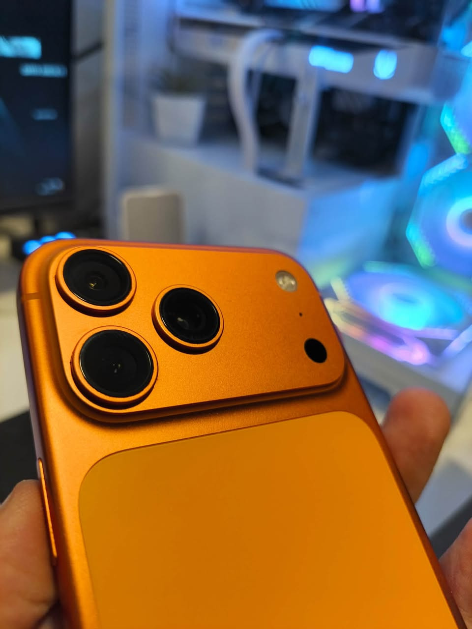 🔥 للبيع iPhone 17 Pro max 🔥
📱 السعة: 256GB
🔋 نسبة البطارية: 96%
📶 يدعم شريحة SIM Card+شريحة الاكترونية 
نسخة / هونج كونج 
🧡 اللون: برتقالي مميز

✅ استخدام خفيف ونظيف
✅ مع العلبة + كيبل 
✅ بيع فقط 

💰 السعر: 1,700,000 دينار عراقي (قابل للتفاوض بالمعقول)

📍 الموقع: بغداد شقق الطالبية 

📞 للاستفسار والاتصال واتس او فون : *********** ✅

✨ حياكم الله، والجاد يتواصل.

