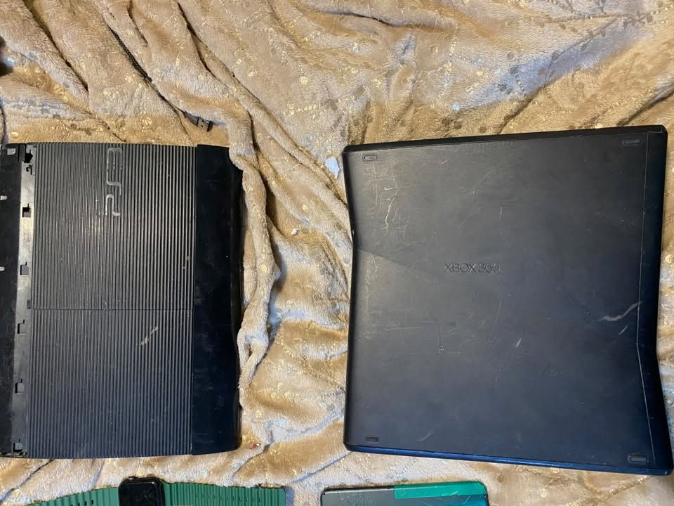 سلام عليكم بيع أجهزه بيهن يشتغلن مثل التفلون النوكيا والهواي بيهن الساعه يشتغلن بالبيلي فحم اعلئ سعر أبيع 
بيها بلي 3سلم بيها بلي اكس بوكس لتواصل خاص
