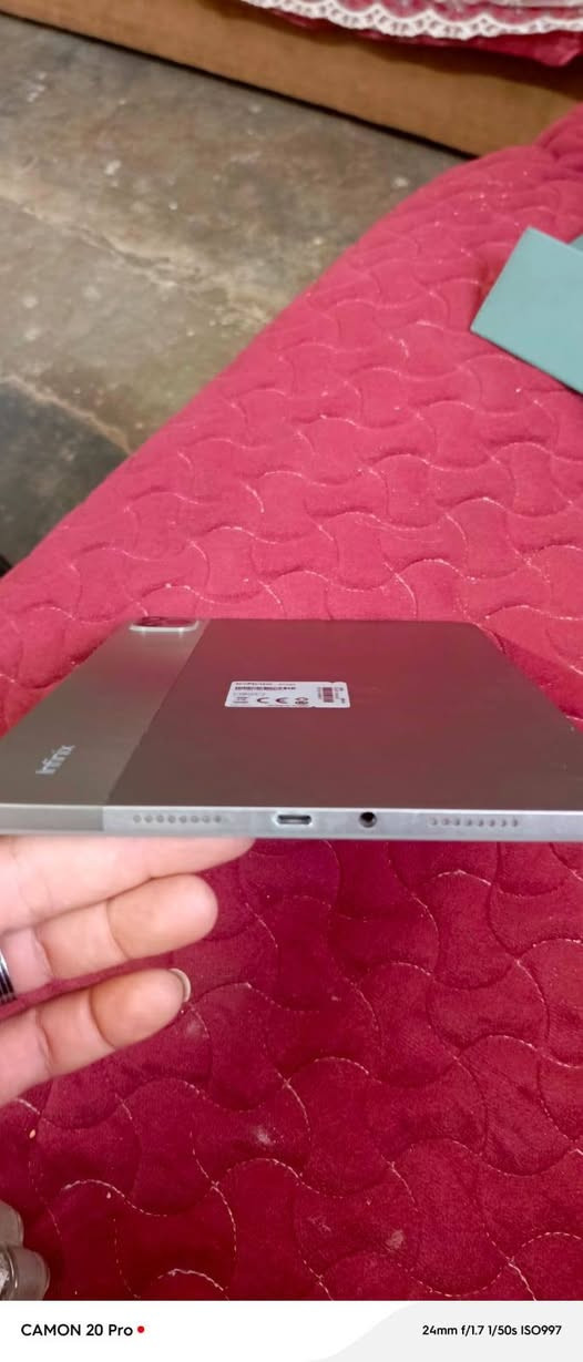 السلام عليكم  ببجي 60 فريم بلشحن 3 ايام 
​🔥 Infinix XPAD (X1101) 🔥
تابلت مميز بآداء قوي وسعر اقتصادي يناسب الألعاب والدراسة والترفيه! 📱✨
​📱 الشاشة والتركيب:
​الشاشة: مقاس 11 بوصة IPS LCD بدقة FHD+ (1200×1920) بتردد 90Hz لتجربة سلاسة ممتازة.
​التصميم: هيكل معدني أنيق ونحيف.
​⚙️ الأداء والعتاد:
​المعالج: MediaTek Helio G99 (6nm) أداء قوي وثابت مع الألعاب والتطبيقات.
​الذاكرة الداخلية: 128 جيجابايت.
​الرام (الذاكرة العشوائية): 4 جيجابايت أو 8 جيجابايت (مع إمكانية توسعة الرام افتراضياً).
​النظام: Android 14 أحدث نظام تشغيل مع واجهة XOS 14.
​🔋 البطارية والشحن:
​البطارية: سعة ضخمة 7000 mAh تدوم للعمل الطويل.
​الشحن: يدعم الشحن السريع بقدرة 18W عبر منفذ Type-C
ب200 وبي مجال لشراي حك جيه مكاني عوينات تكريت 
***********
