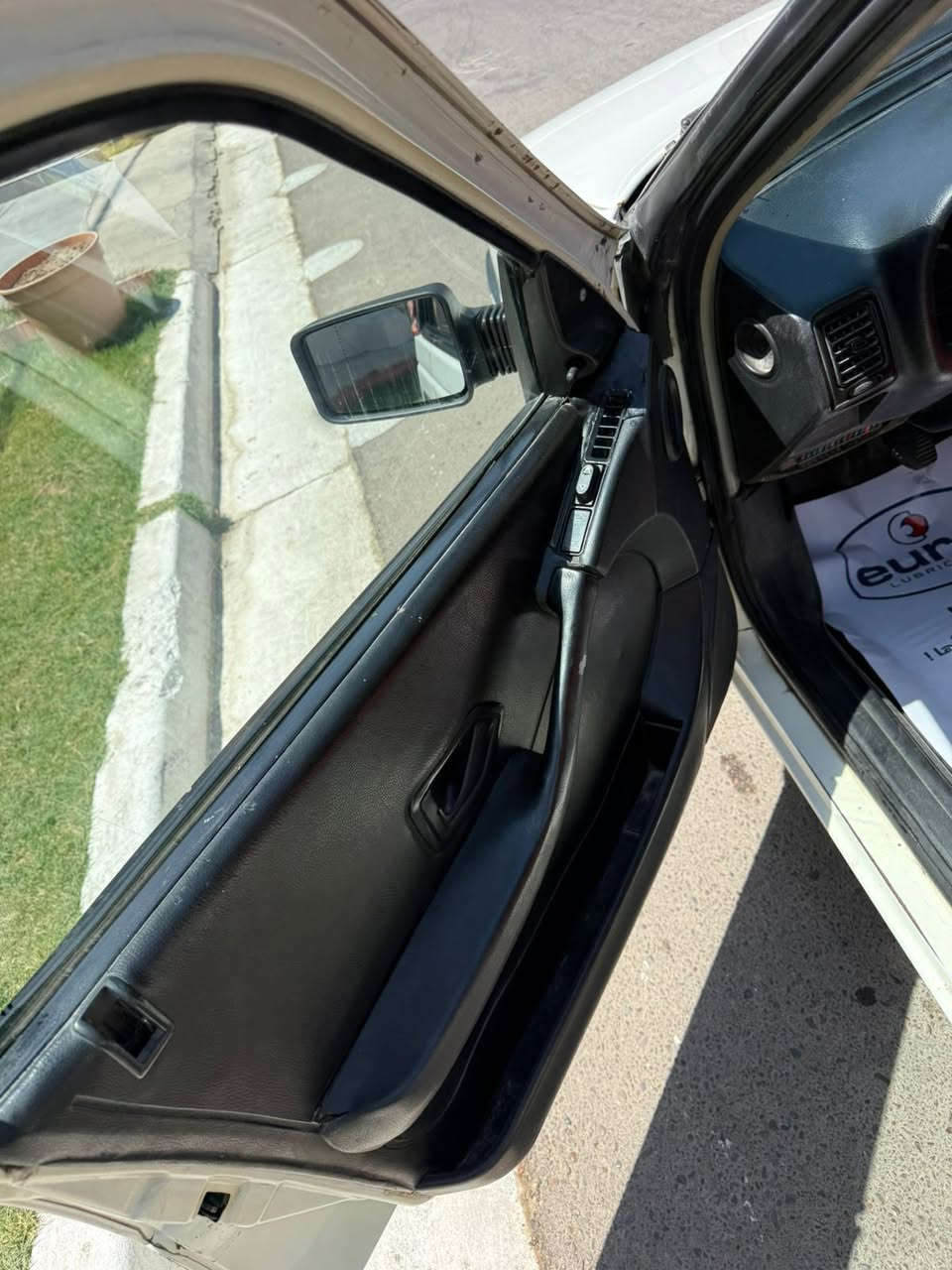 ‎السلام عليكم بيجو روئ ٢٠٠٩ مكينه كير مكينه غرفه جاهز حداديه بحاله جيده واحد من شواصي بي تصليح كهربائيات شغاله‎
