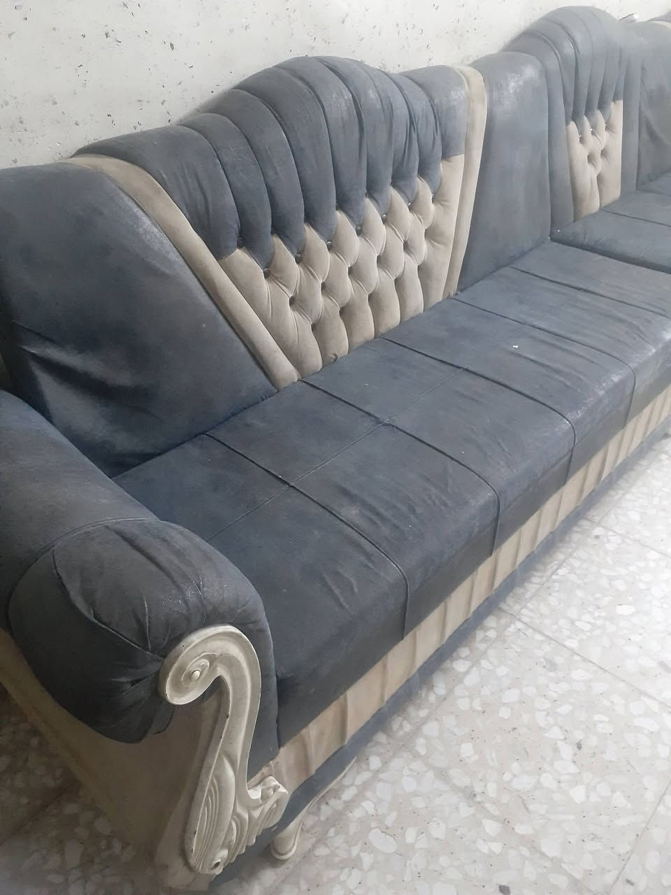 سلام عليك
تخم ١٤مقعد بي ضرر شويه سعر٣٥٠ وبي مجال  رقم الموبايل
***********
