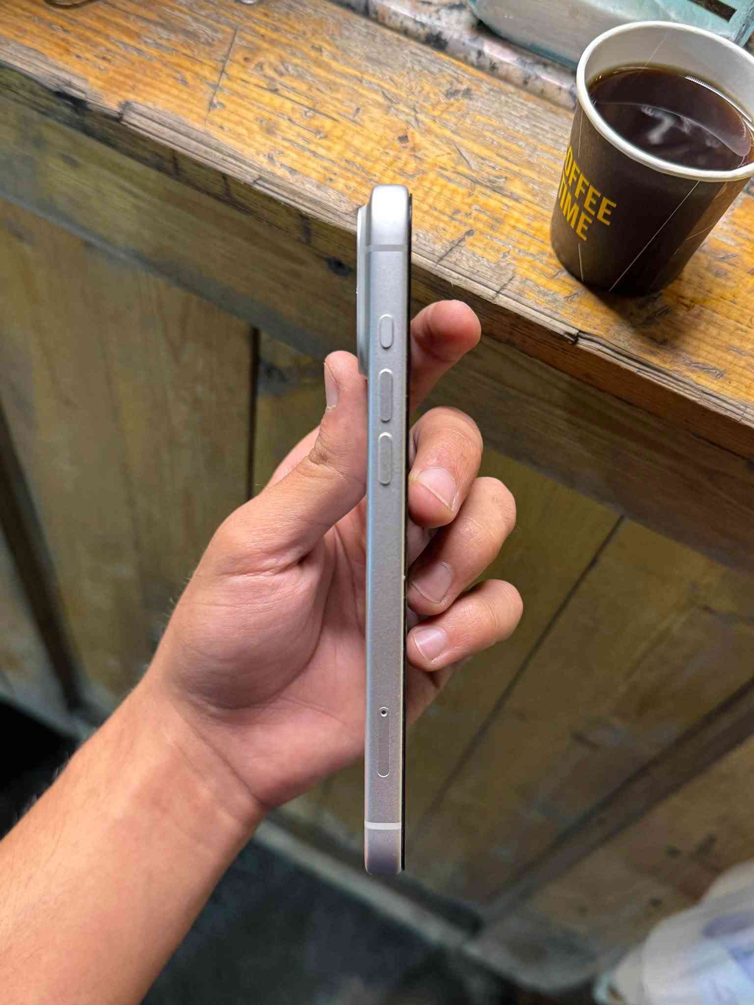 17 Pro Max 
256GB
95%
كامل ملحقات 
1,700,000
***********
***********
الحلة ومتوفر توصيل .
