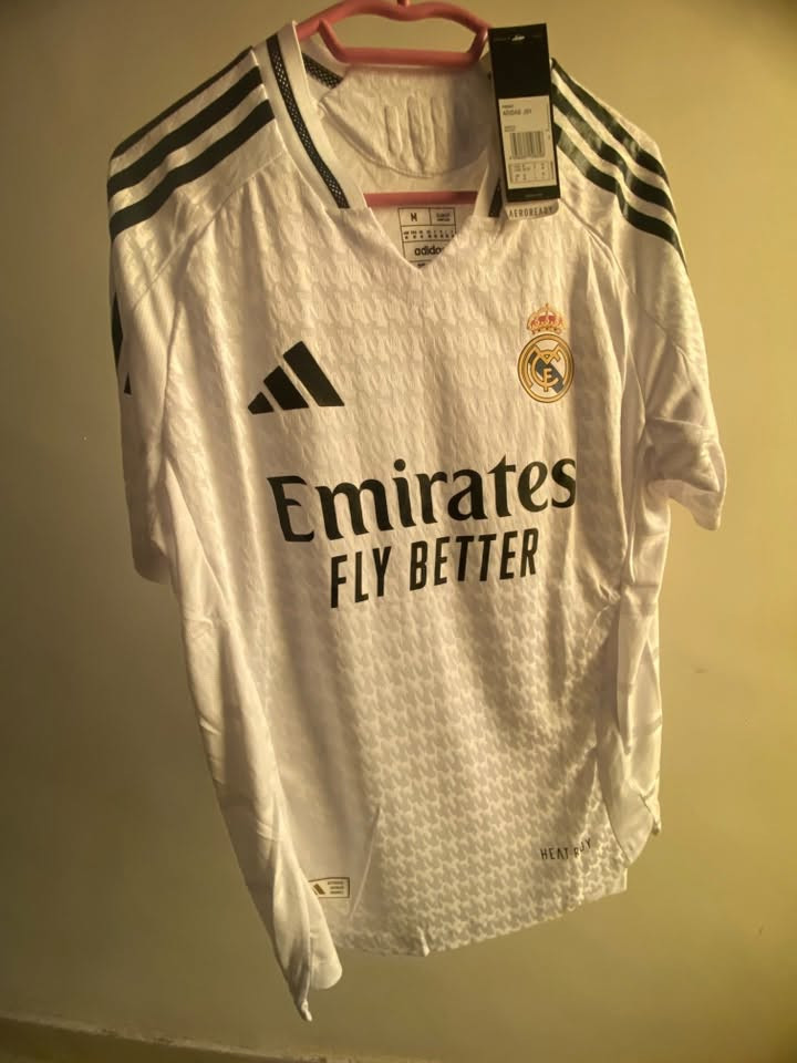 تيشرت برشلونة تايلندي شعار جلاتيني وكذلك ريال مدريد كل واحد قطعة فقط / تيشيرت لامين ٧ قطع ادريس المنتخب الياباني تايلندي شعار جلاتيني ٤ قطع ابيعهم شلعة سعرهن ٤٥ وتوصيل مجاني 
رقم تلفون ***********
