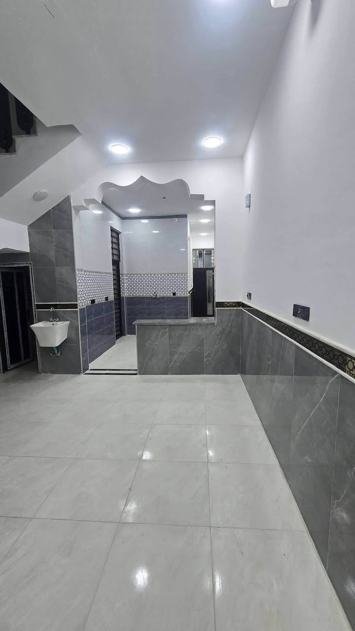 🏠  دار الــبــيـع نـهـاونـــد الاولــئ🏠
      خلف شارع 20 قرب صيانه كهرباء 

        🚧 المساحه (100م طابق ونص 🚧
           يتكون الطابق واحد الارضي
🏡غرفتين نوم وصالة+دبل فاليوم واستقبال ومطبخ 🏡
    🛁وصحيات خارجية 🚿وداخلية 🚽

  للاستفسار مراسلة الصفحه او الاتصال
      (📲***********
