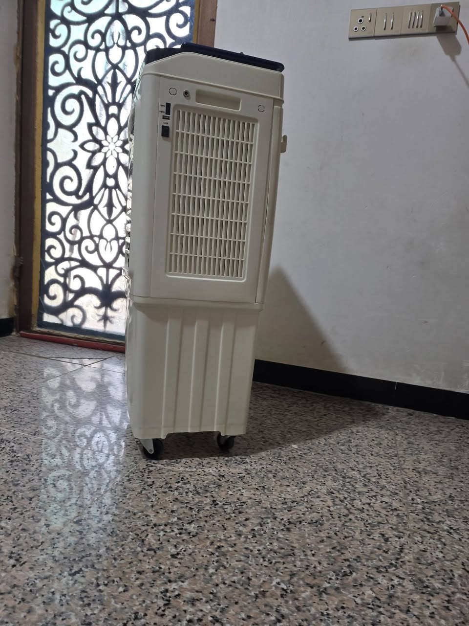 مبردة شحن ليبرونيك نظيفة جدا استعمال قليل 
بداية الصيفةاخذته ب١٧٥ الف 
رايده ١٤٠ مكاني ديوانية حي الجامعة 
***********
