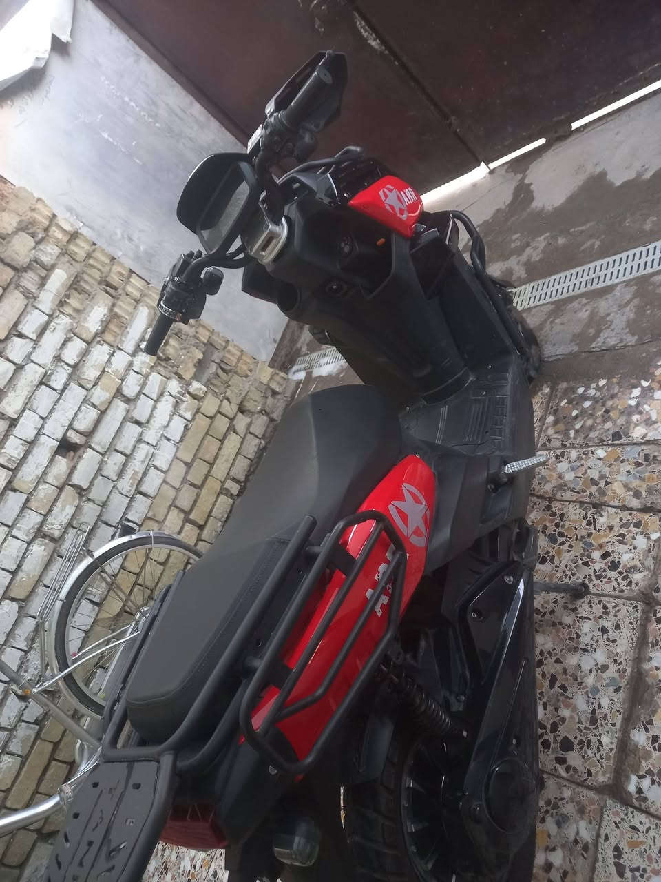 السلام عليكم دراجه اباتششي للبيع سعر ٨٥٠ بس جوزه عطلانه وكسر بجهه المرايه اليسره دراجه فول  غراض كامله مري و صندوك خلفي 
***********
