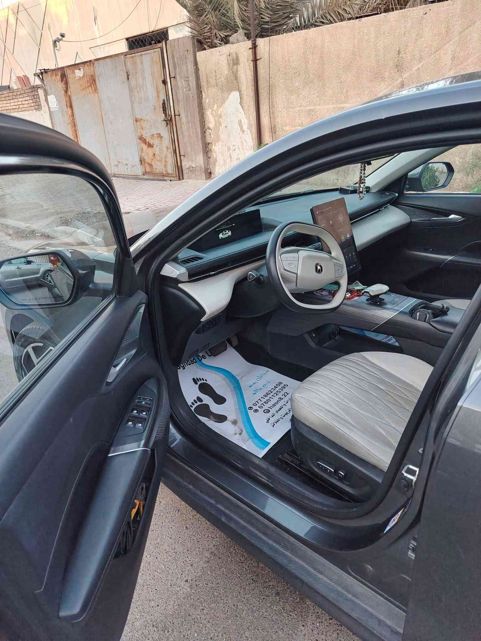 شانجان ايدو بلص ٢٥بضمان الشركه ماشيه39000رايده ب ٢٢٠٠٠٠٠٠وبيه مجال للشرايه بدون حادث ولا صبغ 
واتساب ***********

نص مكتوب في الصور:
-  22000000IQ