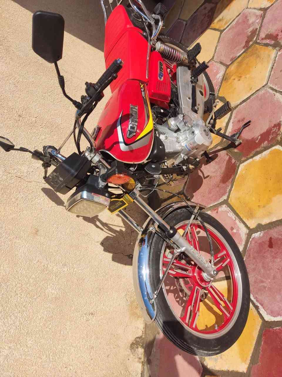سلام عليكم دراجه سيفان للبيع موديل 22طالعه ب24  نضافه مثل مابصوره مكان رميثه  ***********
