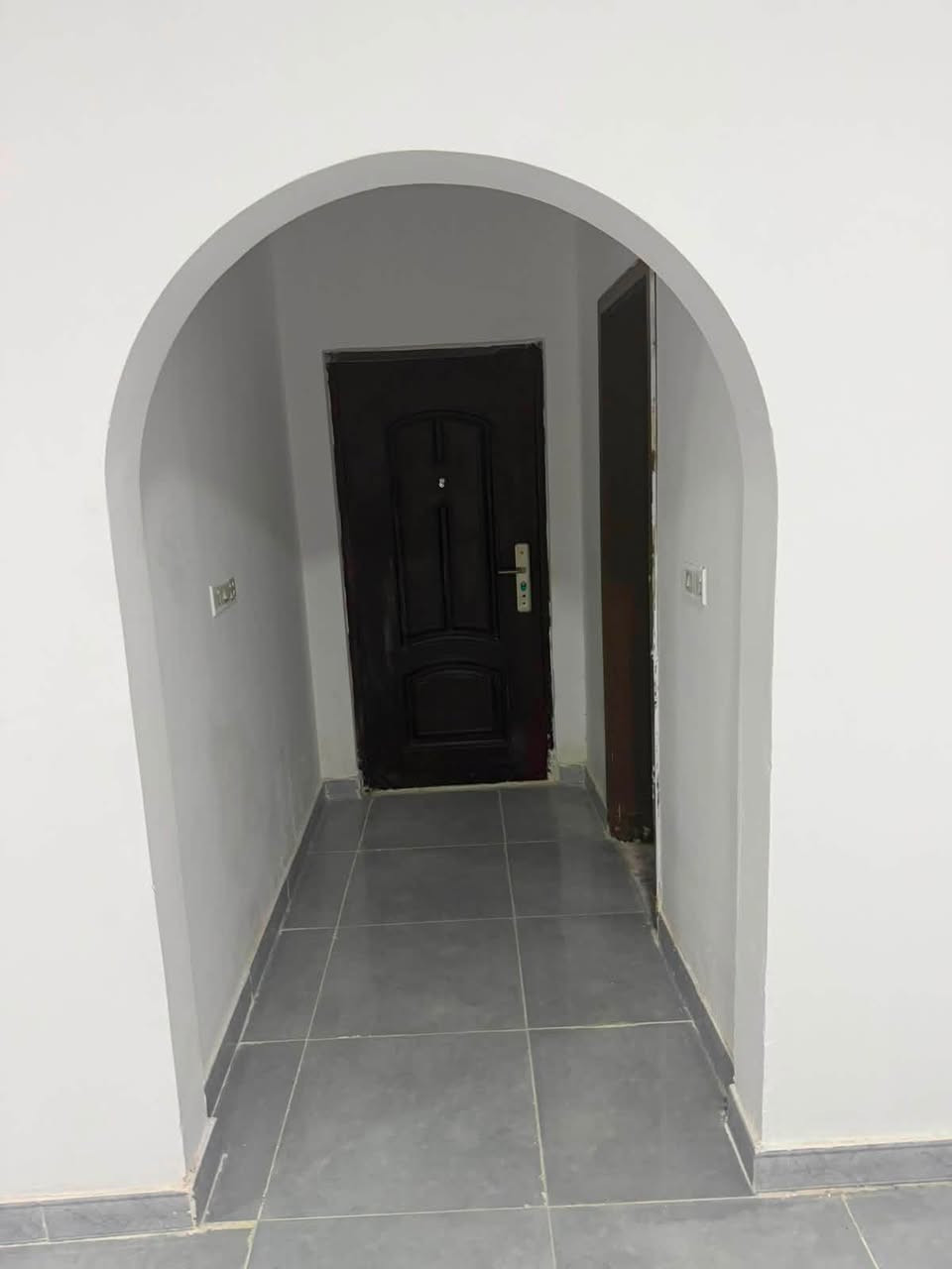 🏘️دار في مجمع الاميرات الاول
📐مساحة 300م  ،شارع 12 .على حديقة  
مربع أول… بلوك 4
يـٌباع ع النقد للاستفسار يرجى   للاتصال ع الواتساب 
+964 781 410 6900

