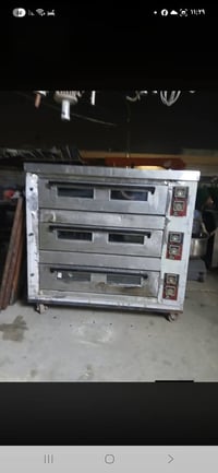 عندي فرن مستعمل طبقي لبيع 07902323828 07715204265  نص مكتوب في الصور: ...