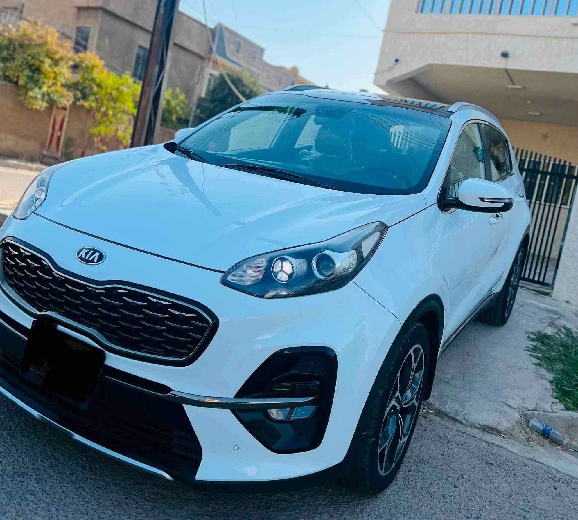 السلام عليكم
كيا سبورتج خليجي  جيتي لاين موديل ٢٠٢٠ الشركة الدولية 
فول مواصفات ١/١ معروفة 
محرك ٢٠٠٠ دوش 
رقم بغداد الدولي الجديد تحويل ثاني يوم 
مكفولة من الصبغ والتبديل 
بانوراما.
شفتات ستيرن 
ستيرن دي
بصمة دخول وتشغيل.
سايد بريك بصمة.
مانع منحدرات.
شاشة كببرة 
اريل نفكيشن.
شاحن واير ليس .
اوتو هولد.
جنطة كهرباء.
كشنات جلد و كهرباء.
.داخل لونين حمصي واسود.
حساس امامي وخلفي.
خمسه ويل كب .
قطعتين تبريد بيانو.
كامرة خلفيه.
تحكم ستيرن.
شاشه قرائه الاعطال
 .3 انضمة قيادة  
سيارة جاهزة من كل النواحي صدر جديد  تايرات جدد
السعر 199 وبيه مجال بسيط 
بغداد /الكرخ/ السيدية
***********
