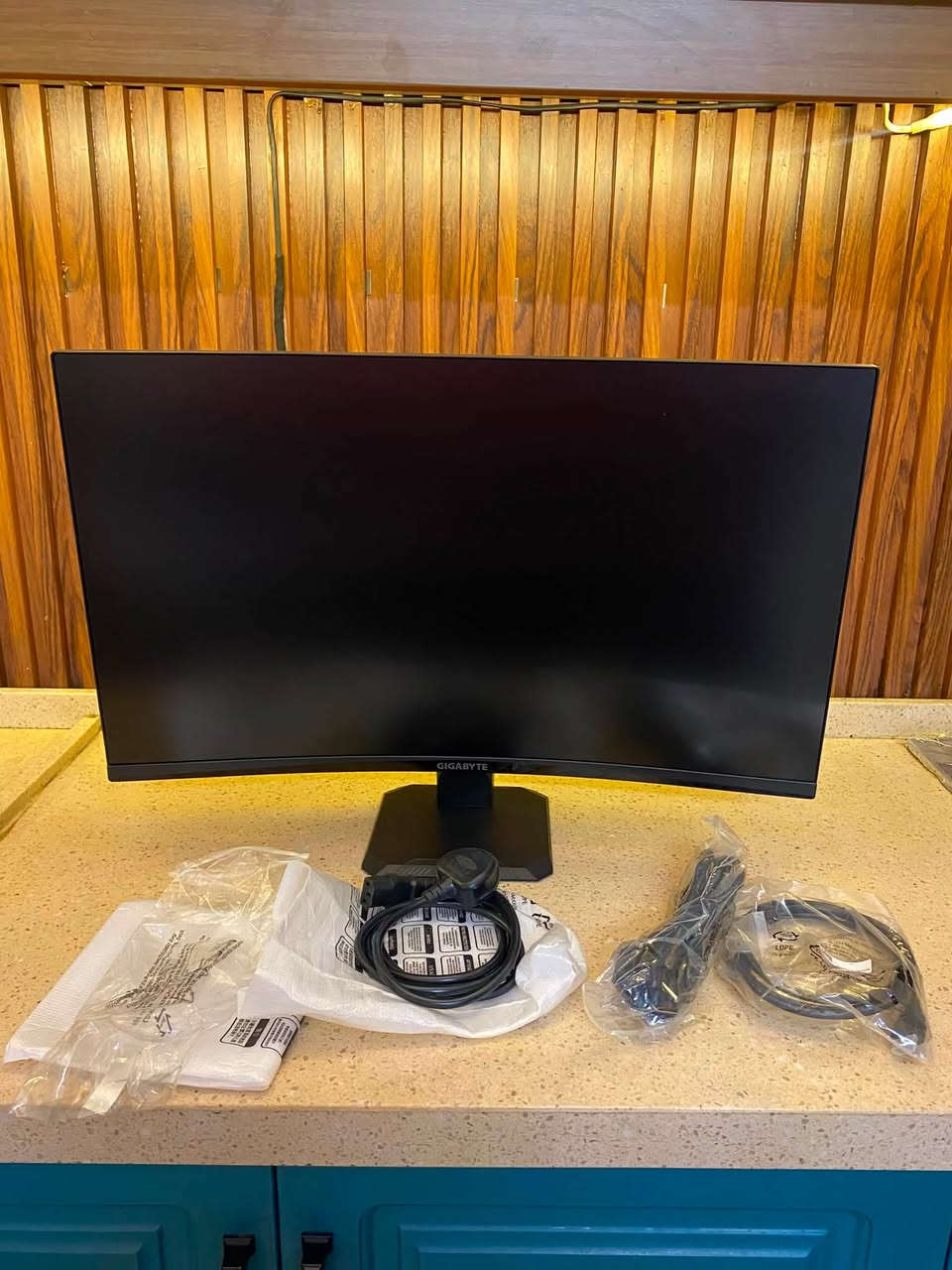 شاشه GIGABYTE (27inch) منحنيه
شاشه العاب (كيمنك) 
حجمها ٢٧ انج منحنيه
نظيفه كلش استخدام قليل 
الشاشه مو صينيه .. لو ما محتاج ما ابيعها 
سعرها ٢٠٠ الف
واتس ***********

