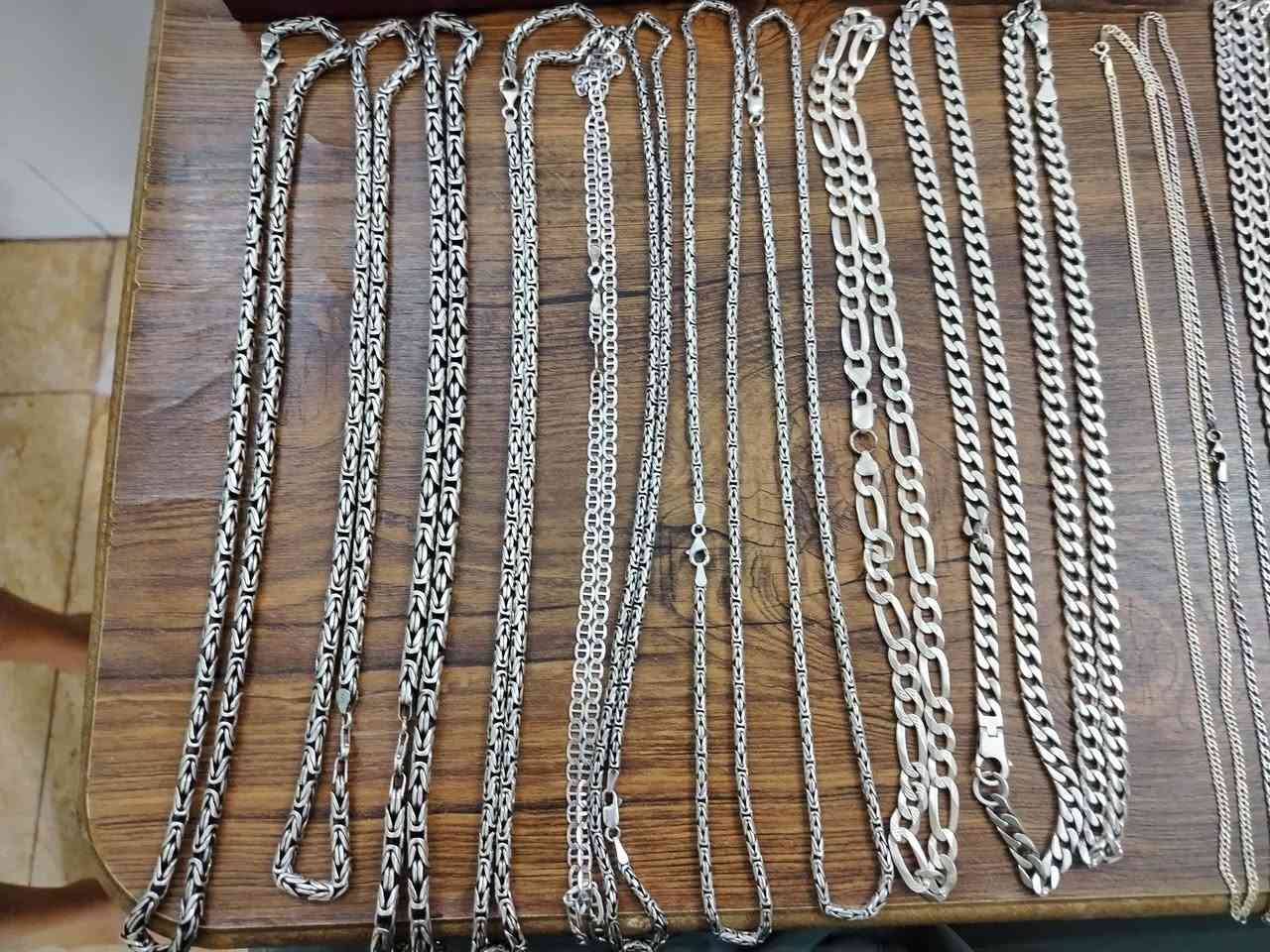 سلام عليكم فضه موديلات يطالي وفرعوني كلشي موجود فضه اصلي موجود جديد سعر الغرام ب 4 مكاني بلديات الشراي هذا رقمي ***********
