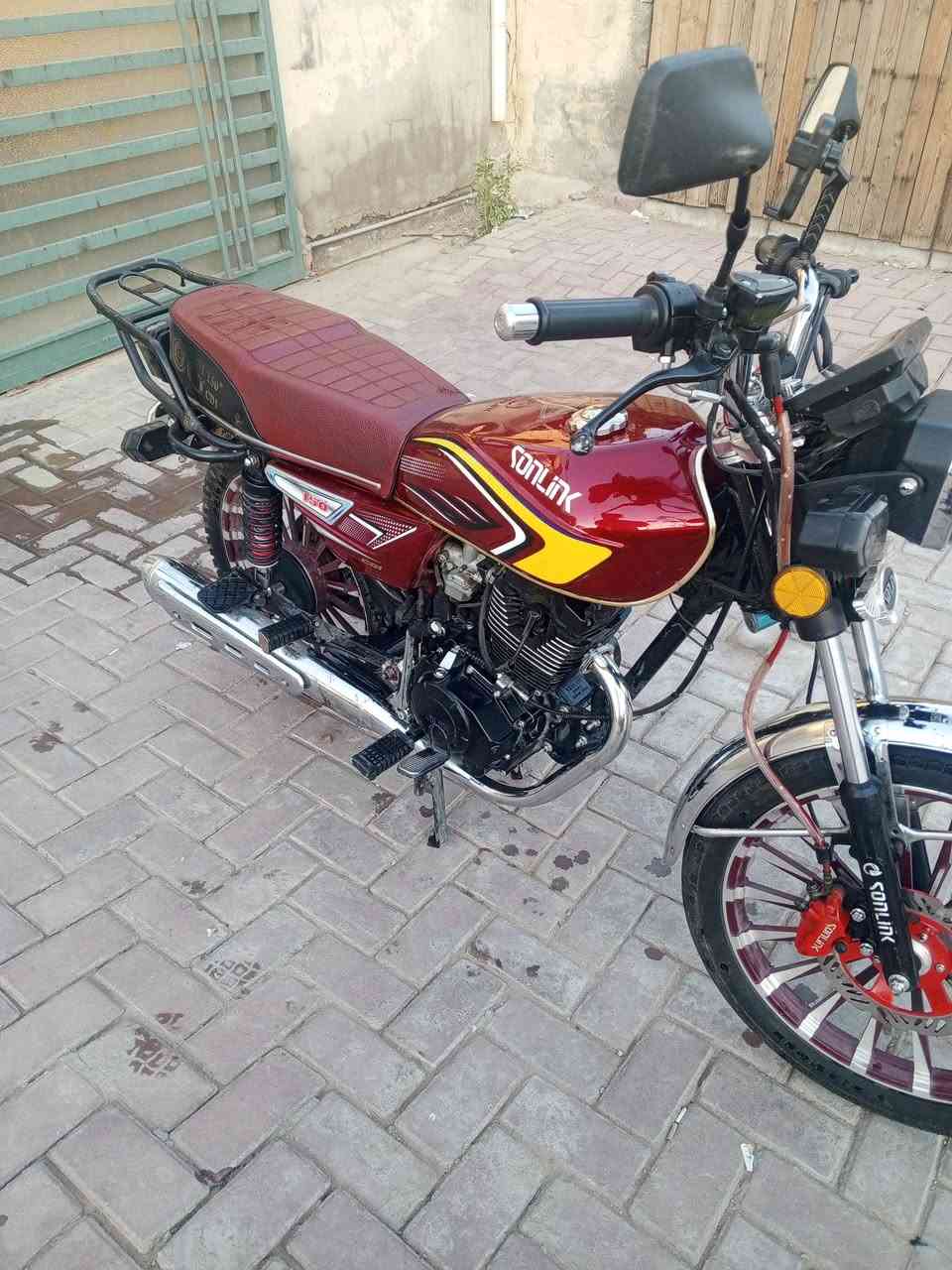 سونك  للبيع دراجه بالجيس بعدها  فقط الشاشه مالتها طب بيها مي ووكفت تشتغل نص 
اقل من شهر صالها عندي دراجه كلش جديده 
دراجه خير من الله دهنها كله امزويل  بس محتاج فلوس وجاي ابيع سعرها ٨٥٠ وبي مجال للشراي  مكاني بغداد حي الكوفه او حي اور  
*********** واتساب 
*********** رصيد
