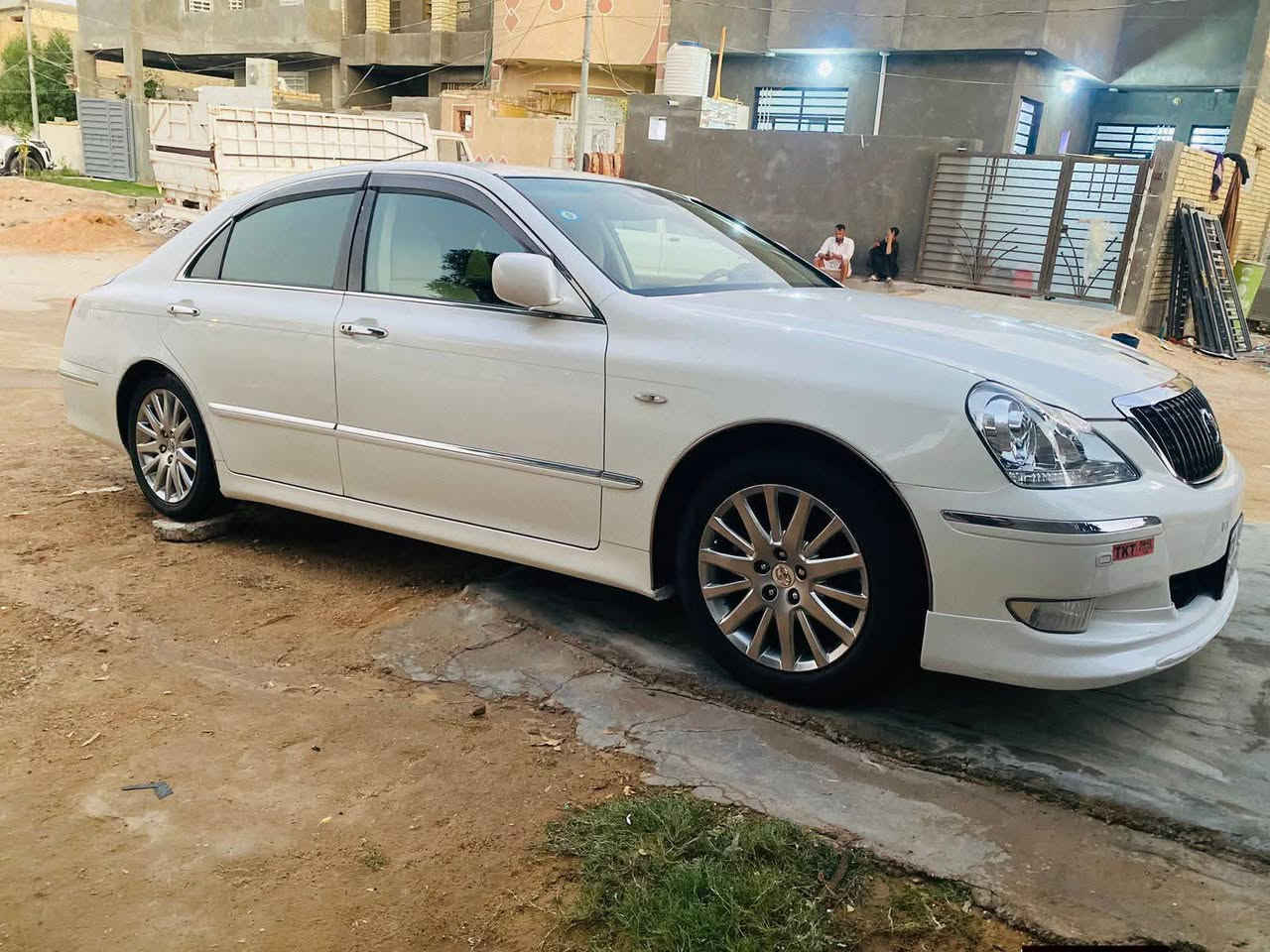 TOYOTA CROWN MAJESTA
للبيع تيوتا ماجستا.

رقم كركوك انكليزي تسجيل جديد  شرط المداور ثاني يوم 

السياره فول مواصفات 5 دكم
  
✅ محركها V8 الحجم 4300.

✅ كشنات بيجي  

✅ تبريد امامي خلفي3قطع.

✅ اربع كشنات كهرباء.

✅ 3برده خلفيه وجانبيه كهرباء اصليه.

✅ 6بصمات ابواب+بصمة تشغيل+ صندوك شفط 

✅ كشنات خزن ميموري.

✅ كامره خلفيه 

✅ ثلاجة

✅ مري ترحيب عند الاقتراب.

✅ ستيرن كهربائي

✅ مري كهرباء.

✅ تحكم ستيرن+كروز تثبيت سرعه.

✅ جنطه جكات كهرباء شفط.

✅ سياره مال جناي 
 وباقي المواصفات المعروفه لل5دكم.

والسياره جاهزه على اخر حبايه.

العنوان كربلاء 

السعر.175 وبيها مجال 

***********

