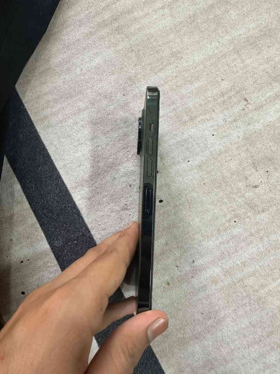 سلام عليكم جهاز 13برو ماكس جهاز نضيف فقط مبدل شاشه اصليه 3خيارات وبي خط خفيف بل شاشه وكلشي شغال بي بطاريته 85 فقط مبدل شاشه رقمي ***********  525وبي مجال قليل
