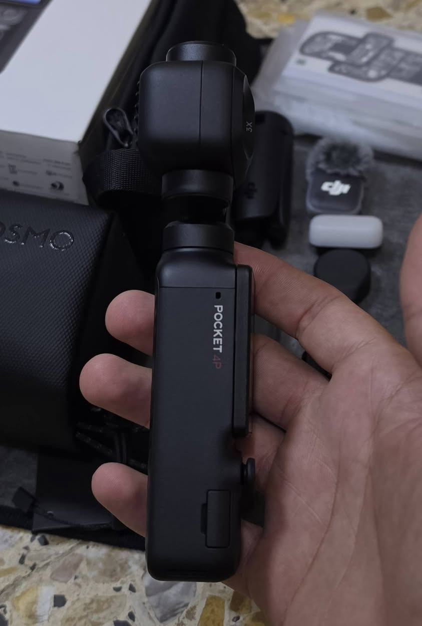 السلام عليكم
dji pocket 4p
بوكت 4p نسخه الكومبو 
جهاز مستخدم ساعات مجرد رغبه الجهاز شوفت عينك النضافه اخو الجديد ولله بس مفتوح كارتون لا مشتغل ولا شي 
راعيه اشترا الغرض وما والمه لان مافارغ فا خله التصوير الاهل الاختصاص بأجره 
وكلفني بالنشر لعدم فراغه 
اخوان لمعرفه باقي التفاصيل الاتصال رجاء وليس المراسله 
واليريد توصيل هم موجود ***********

