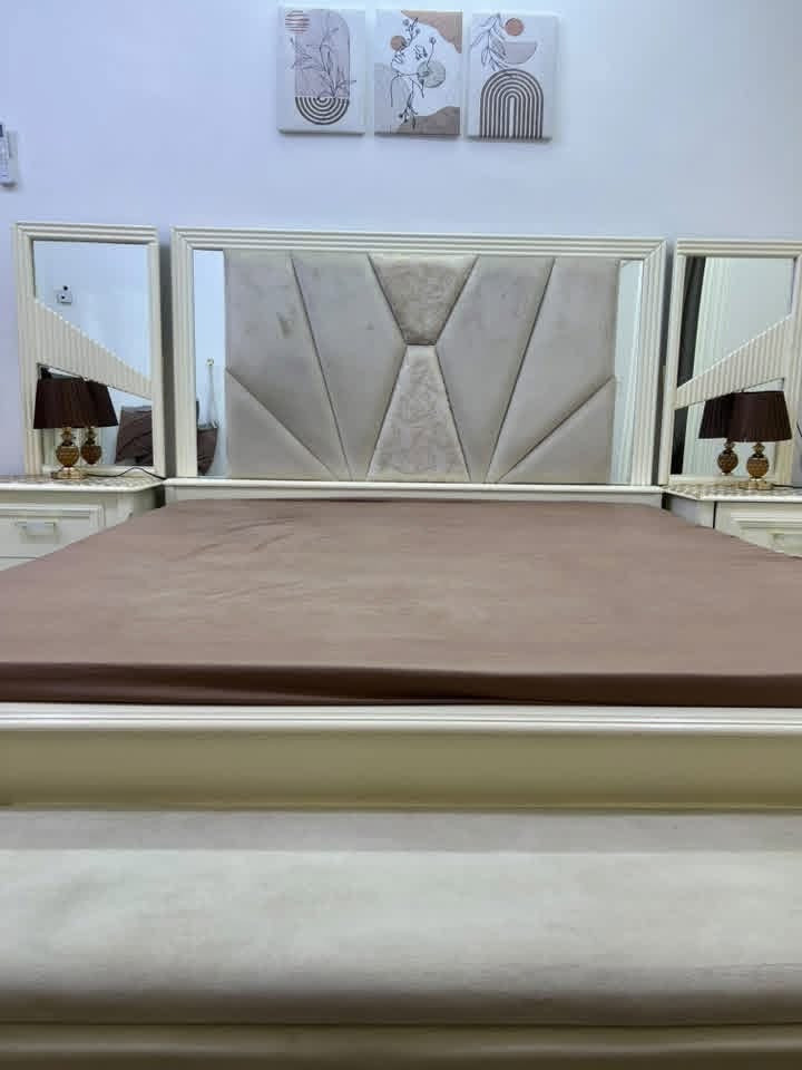غرفة صاج عراقي اصلي تكمة بتصميم تركي شغلها كله راقي ومستخدمة استخدام بسيط جديدة ما بيها اي كسر او خدش مشترينها بمليونين و ٤٠٠ نبيع ١٨٠٠ قفلها ١٧٠٠

كنتور ٦ ابواب 

جرباية 

٢ كومديات 

جزامة 

شازلون 

ميز مرايا 

طابورية 

للأستفسار الاتصال على الرقم : ‭***********

