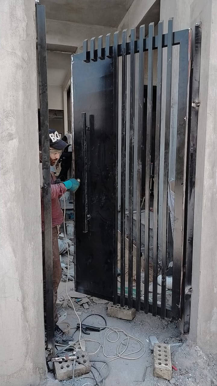 حداد عام نشتغل بيبان سلايت شبابيك سقائف كيسبان محجرات صبغ بابل حله واتساب***********
